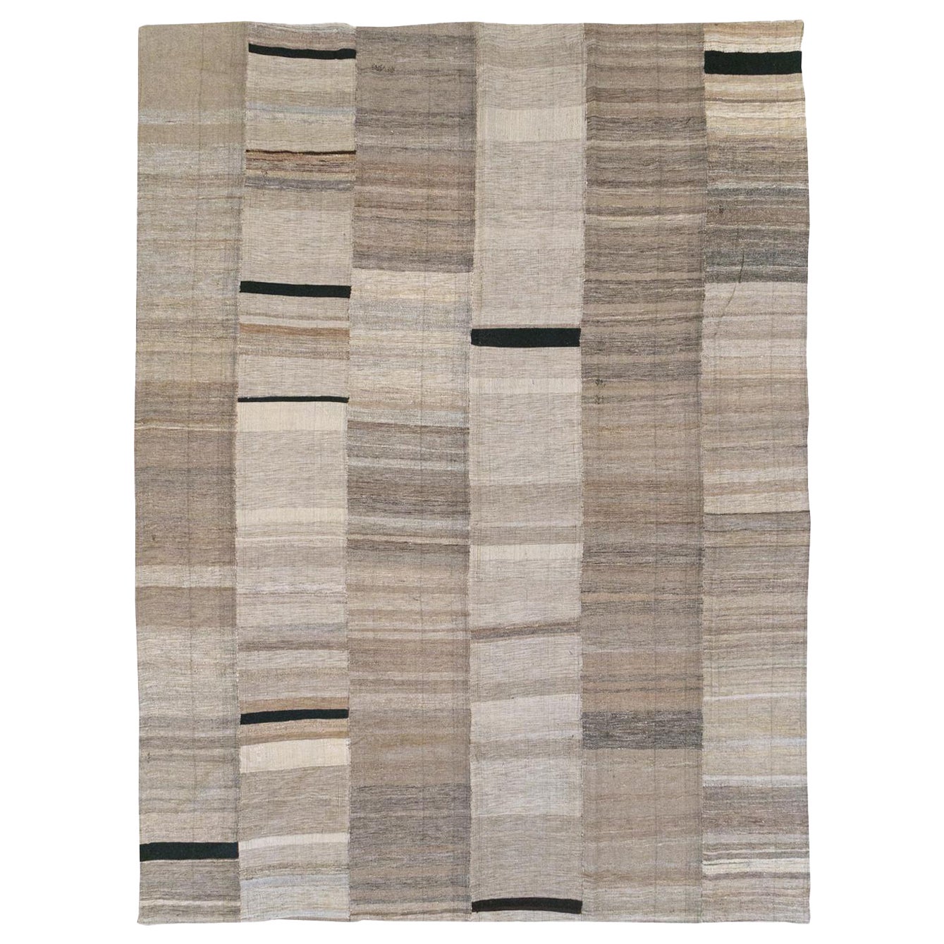 Tappeto Kilim a tessitura piatta turco del 21° secolo, fatto a mano e moderno, per una stanza.