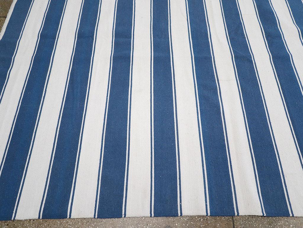 Indischer Flachgewebe Dhurrie-Teppich in Zimmergröße, 21. Jahrhundert Moderner indischer Flachgewebe im Zustand „Neu“ im Angebot in New York, NY
