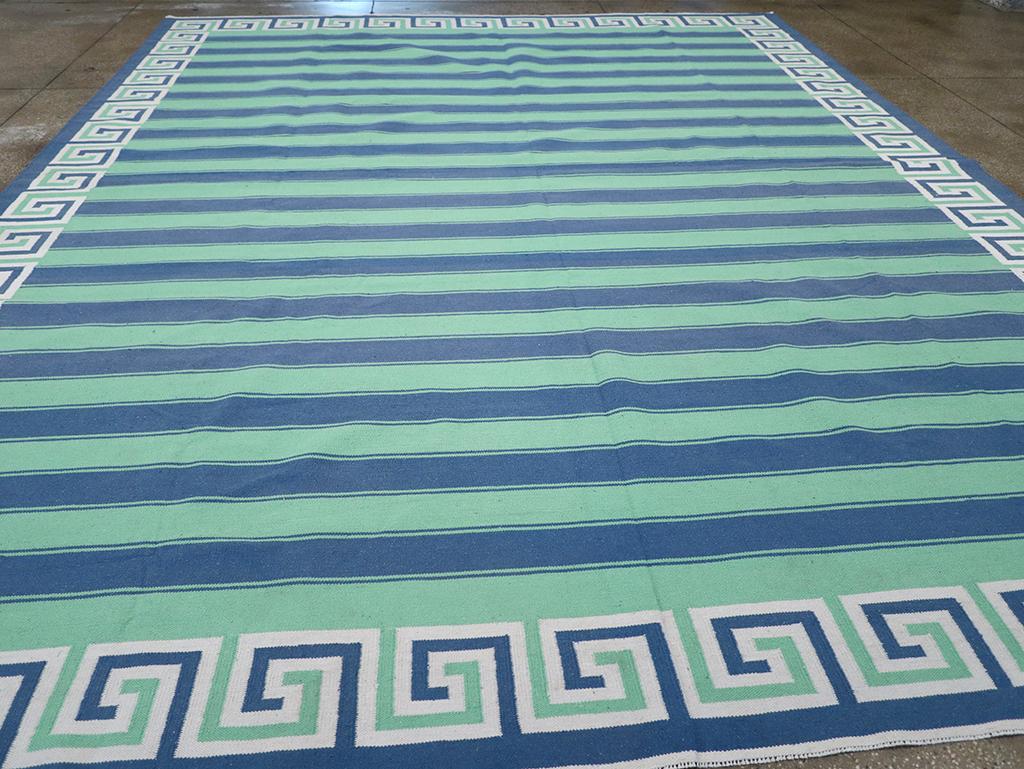 Indischer Flachgewebe Dhurrie-Teppich in Zimmergröße, 21. Jahrhundert Moderner indischer Flachgewebe (21. Jahrhundert und zeitgenössisch) im Angebot