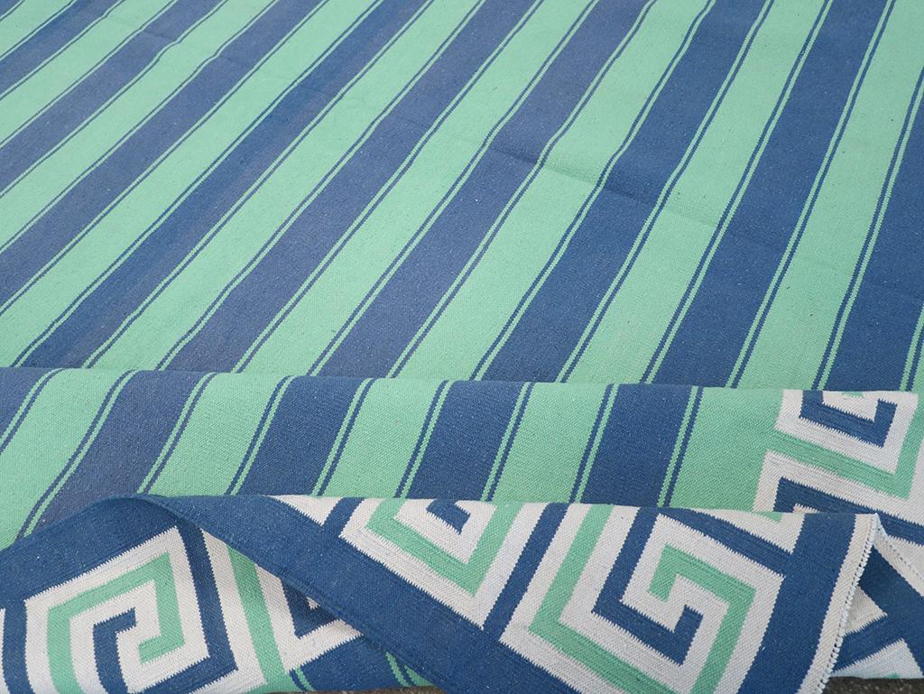 Indischer Flachgewebe Dhurrie-Teppich in Zimmergröße, 21. Jahrhundert Moderner indischer Flachgewebe (Baumwolle) im Angebot