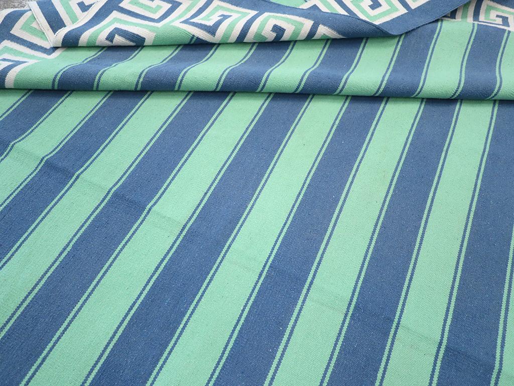 Cotone Tappeto indiano moderno del 21° secolo a trama piatta Dhurrie Oversize in vendita