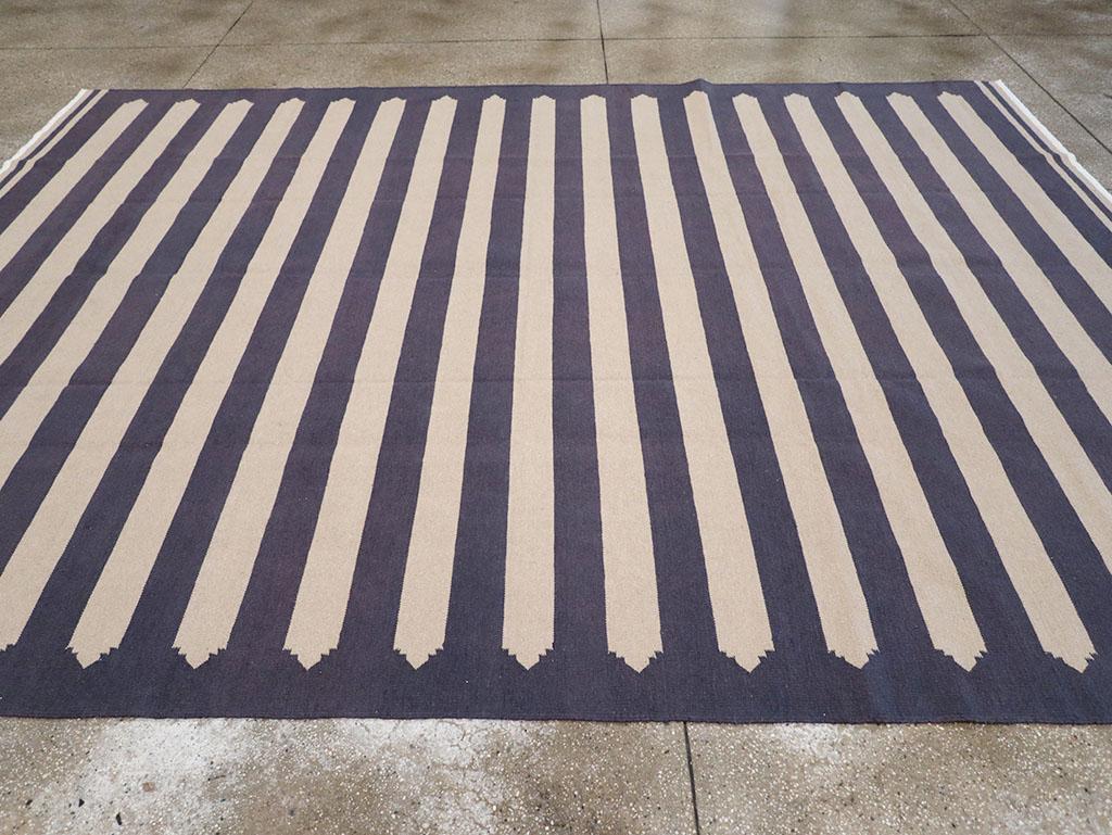 Indien Tapis Dhurrie indien moderne du 21e siècle à tissage plat en vente
