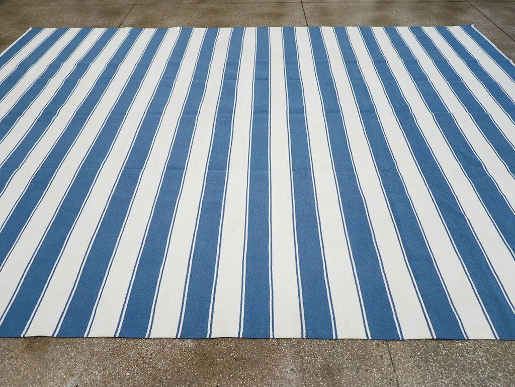 Indien Tapis Dhurrie indien moderne du 21e siècle à tissage plat en vente