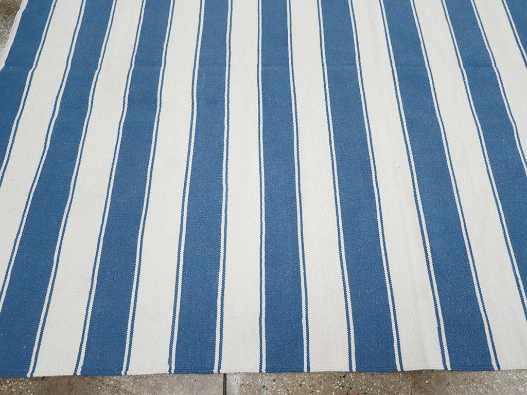 Tissé à la main Tapis Dhurrie indien moderne du 21e siècle à tissage plat en vente