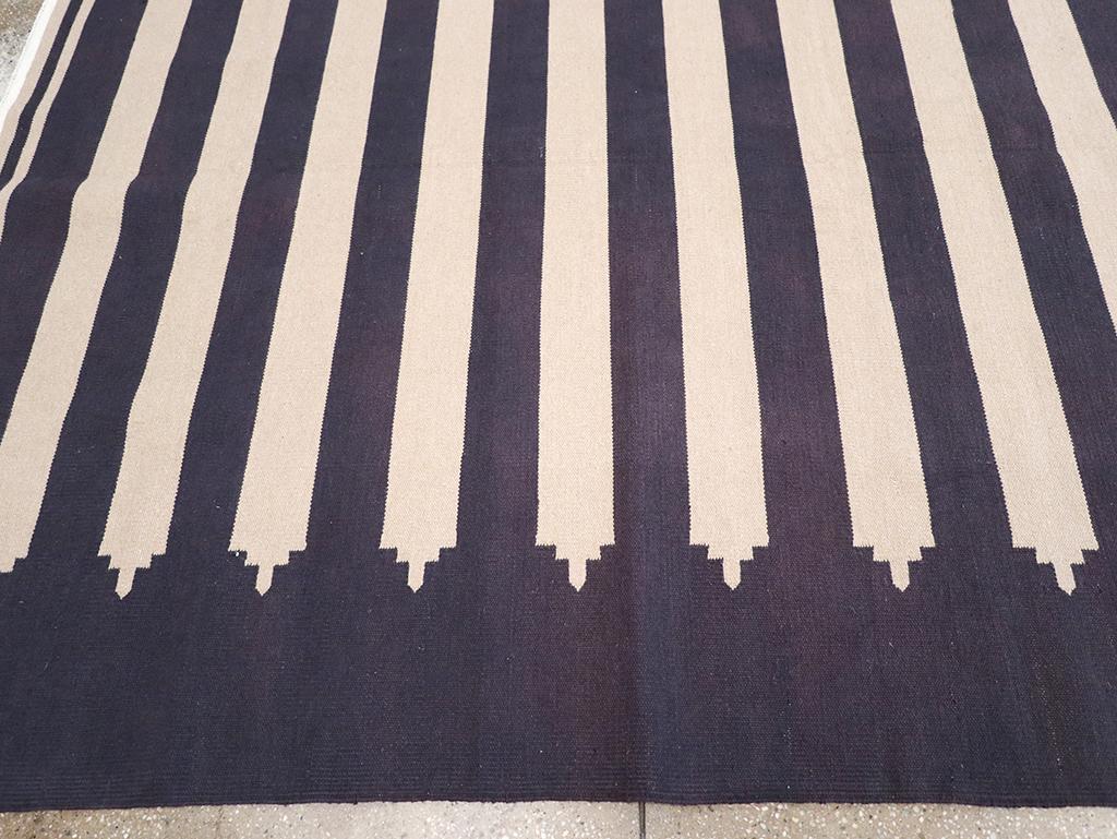 Tissé à la main Tapis Dhurrie indien moderne du 21e siècle à tissage plat en vente