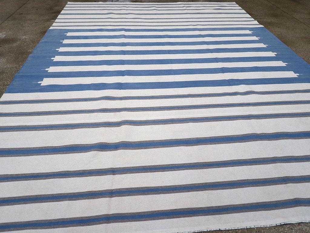 Tapis Dhurrie indien moderne du 21e siècle à tissage plat Neuf - En vente à New York, NY