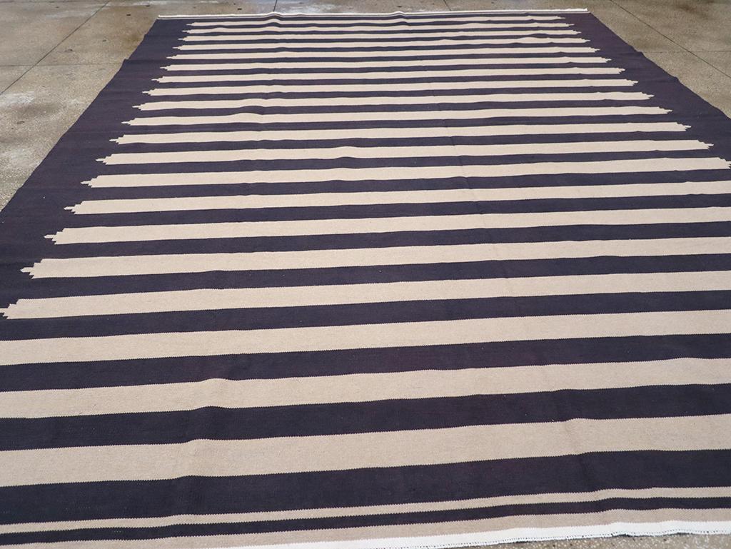 Tapis Dhurrie indien moderne du 21e siècle à tissage plat Neuf - En vente à New York, NY