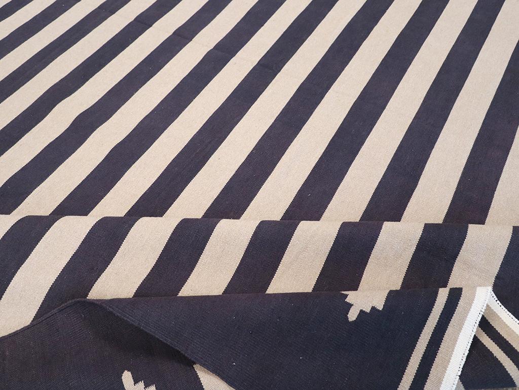 XXIe siècle et contemporain Tapis Dhurrie indien moderne du 21e siècle à tissage plat en vente