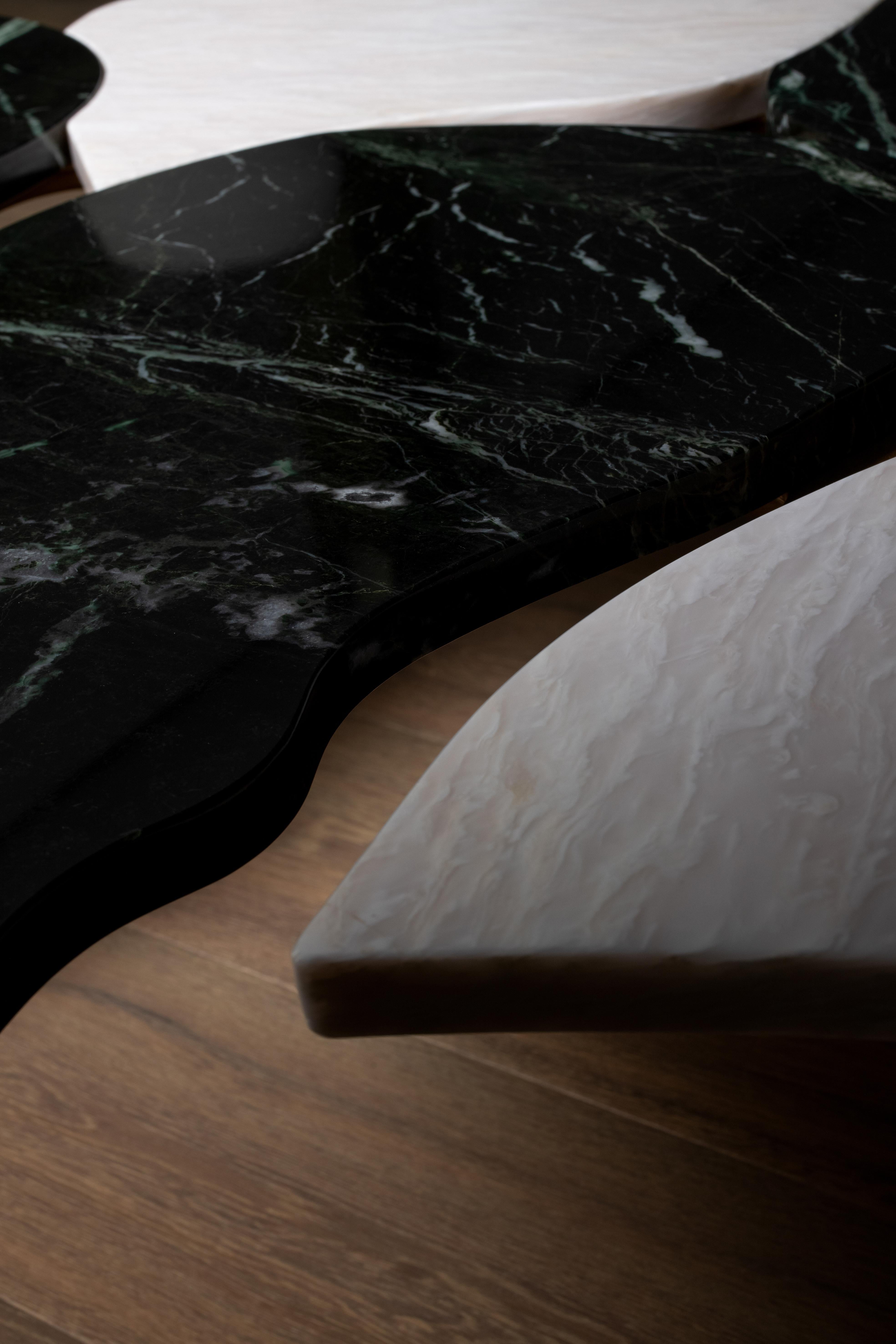 Table basse moderne Infinity en marbre Rosa Egeo, fabriquée à la main au Portugal par Greenapple en vente 1