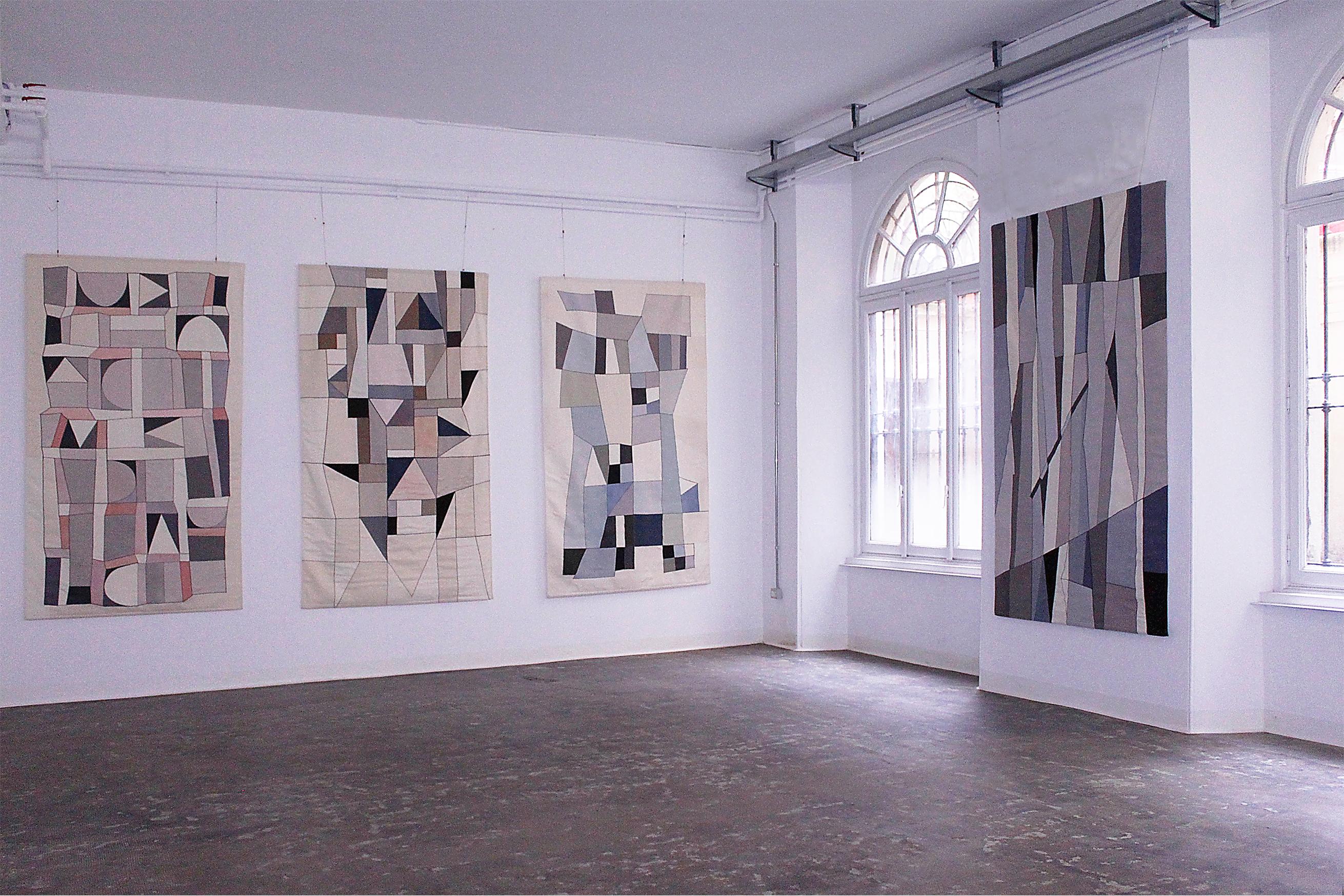21st Century Modern Italian Handmade Wool Tapestry Zirma by Alizarina-Studio (Italienisch) im Angebot