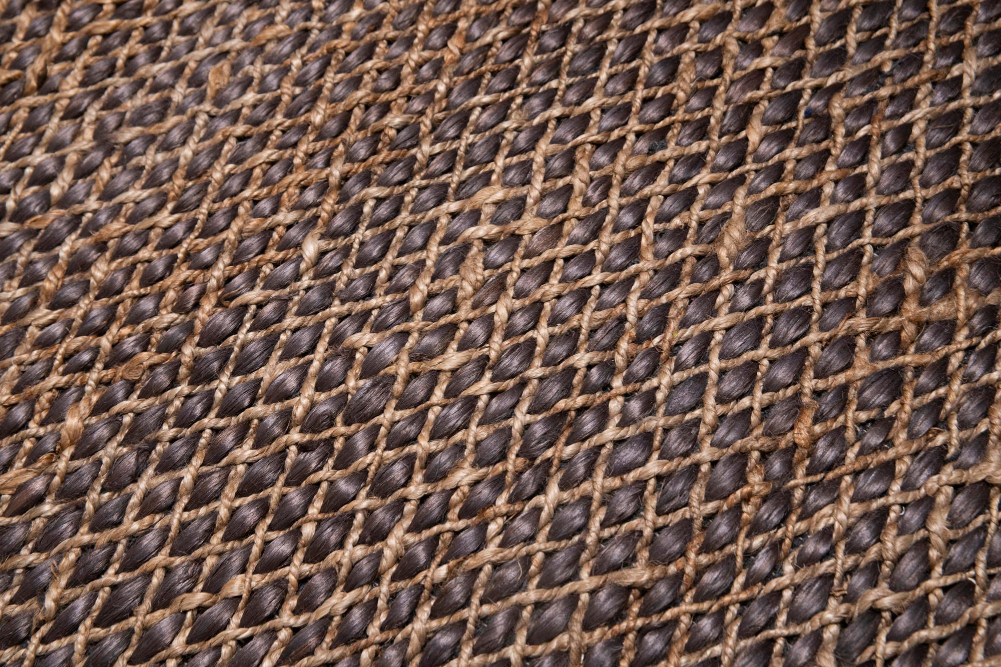 This jute rug has been ethically hand braided in the finest jute yarns by artisans in Northern India, using a traditional weaving technique of this area.
Each rug is handwoven with irregular details to create beautiful imperfections that make each