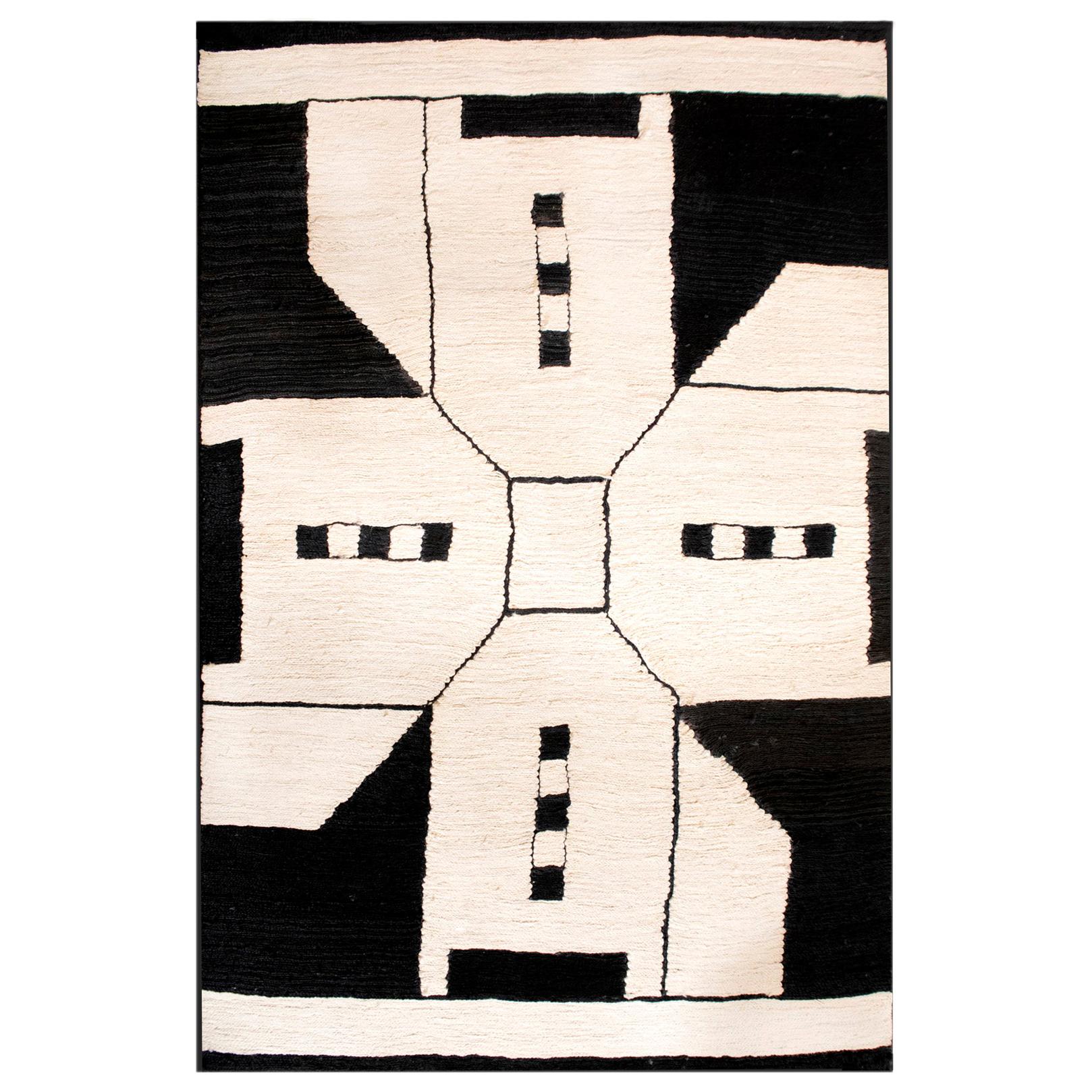 Modern Handwoven Jute Carpet Rug in Black & White Geometric Mexica