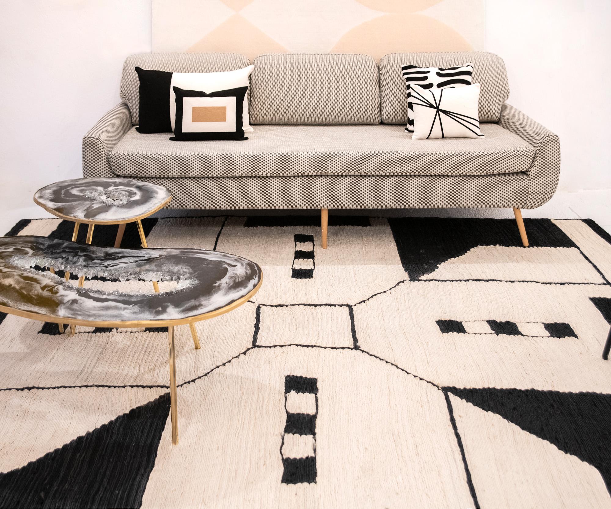 Moderne Tapis de jute moderne tissé à la main en noir et blanc géométrique du Mexique en vente