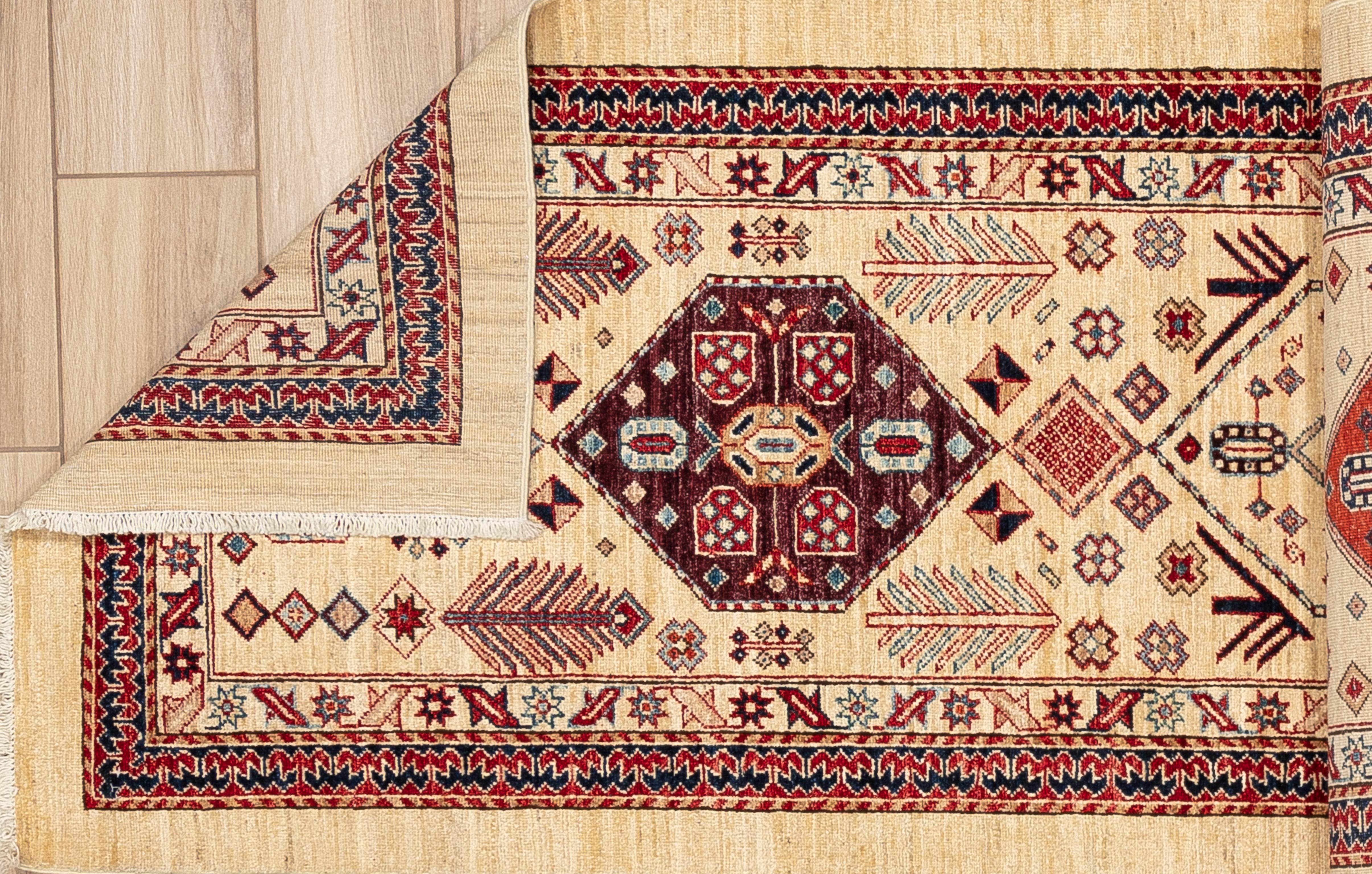 Tissé à la main The Modernity Kazak du 21e siècle en vente