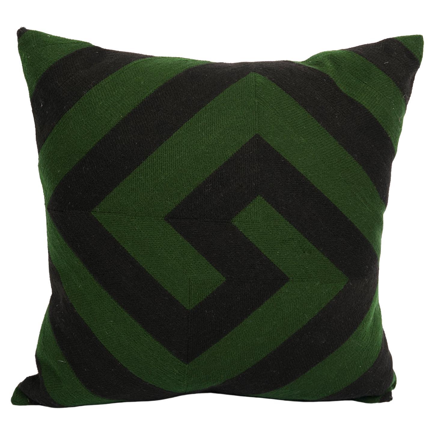 21st Century Modern Kilombo Home Embroidery Pillow Cotton Rech Black & Green For Sale