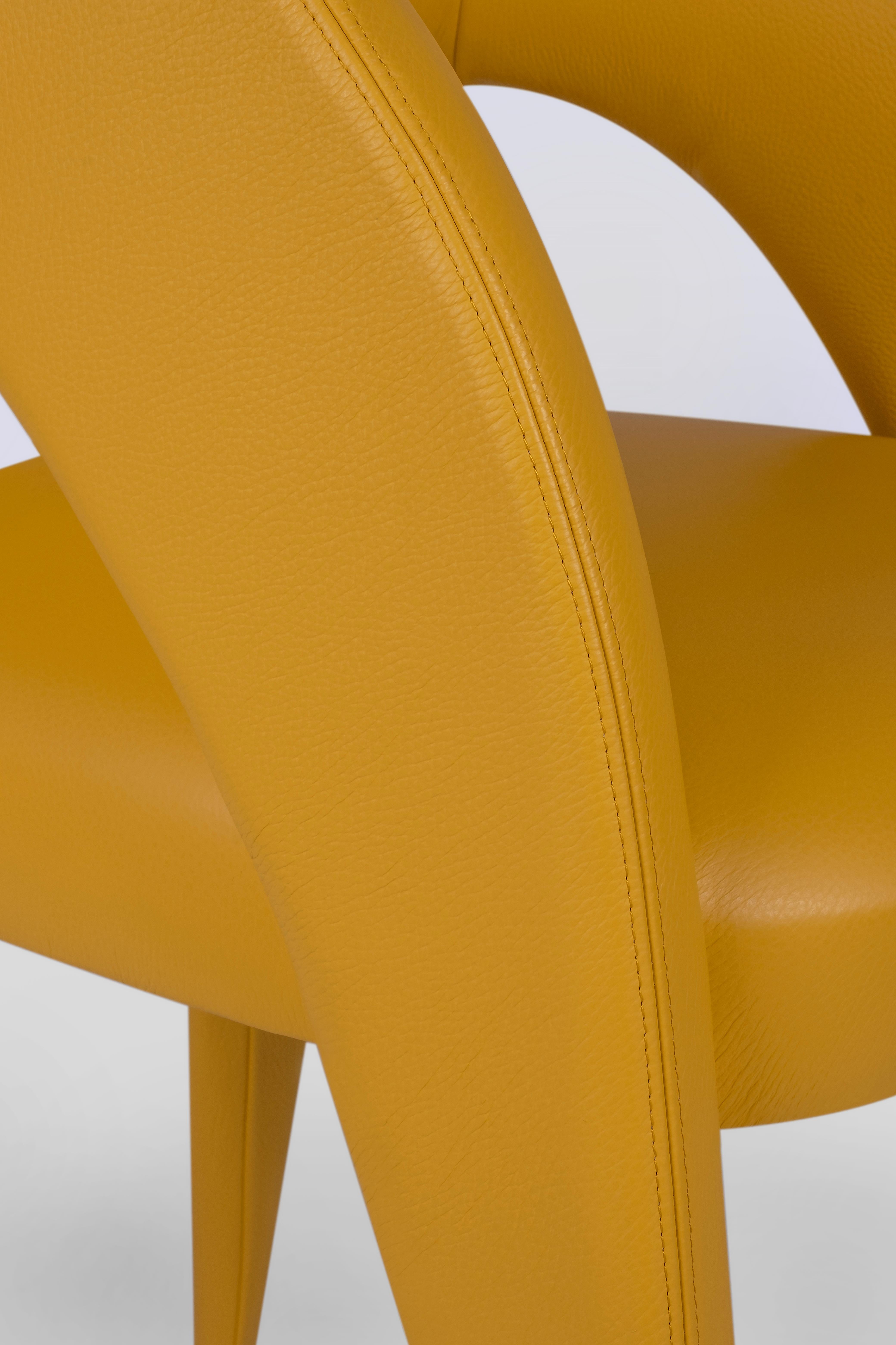 Cuir Chaises de salle à manger Laurence, cuir jaune, fabriquées à la main au Portugal par Greenapple en vente