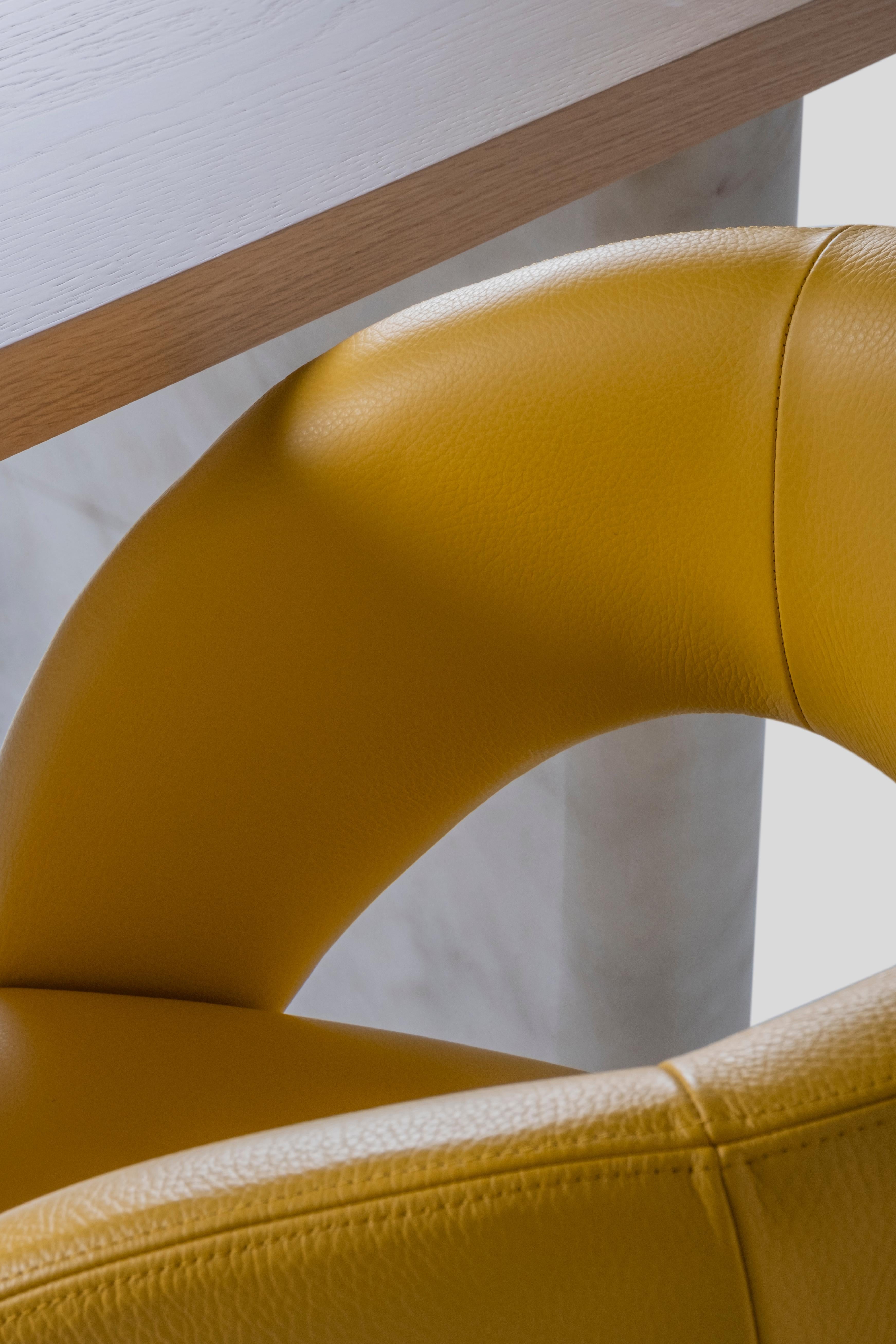 Fait main Chaises de salle à manger Laurence, cuir jaune, fabriquées à la main au Portugal par Greenapple en vente