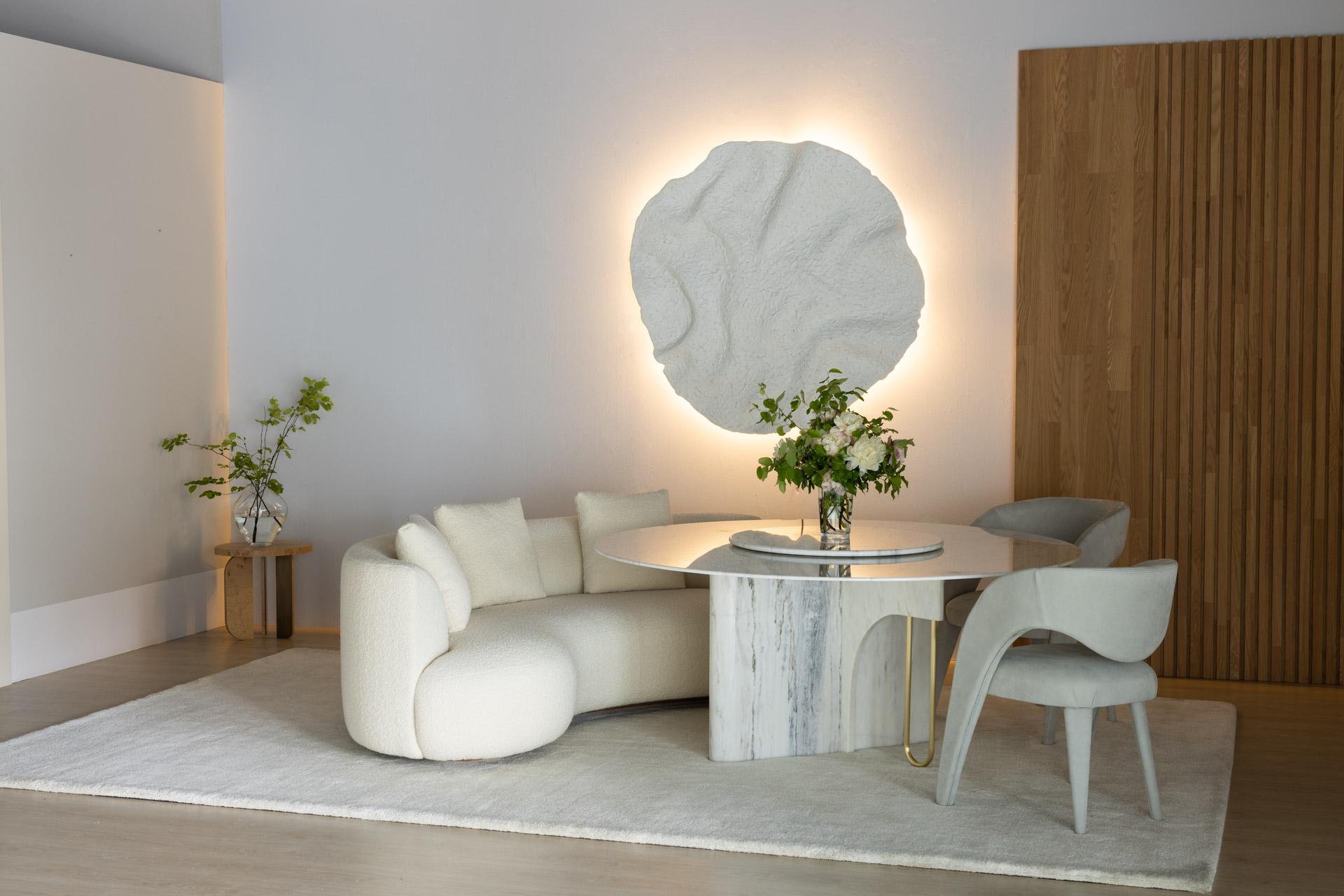 Sillas de Comedor Modernas Laurence, Piel de Terciopelo, Hechas a Mano Portugal by Greenapple Moderno de mediados de siglo en venta