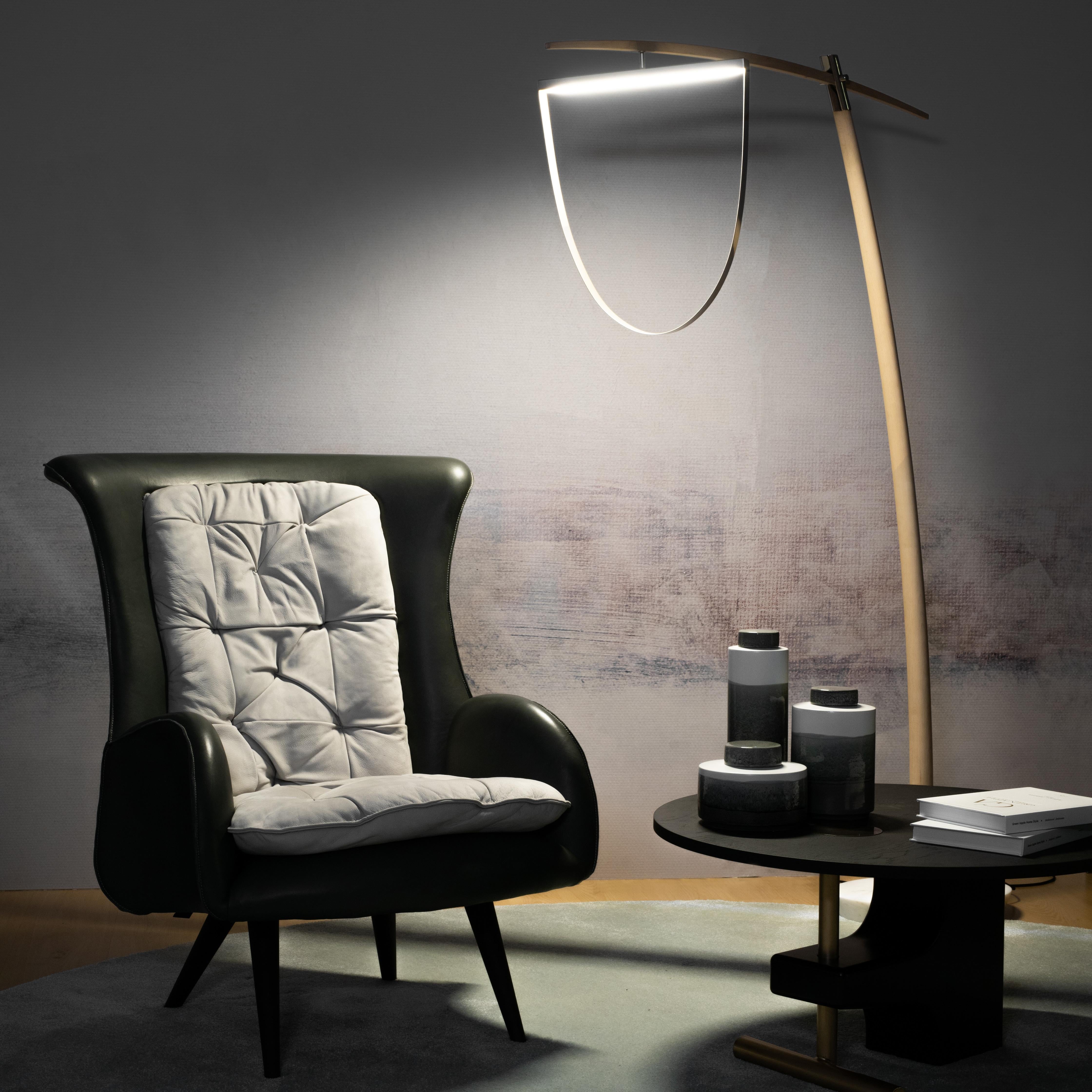 Fatto a mano Lampada da terra moderna ad arco Lima, Oak in marmo Calacatta, fatta a mano in Portogallo Greenapple in vendita