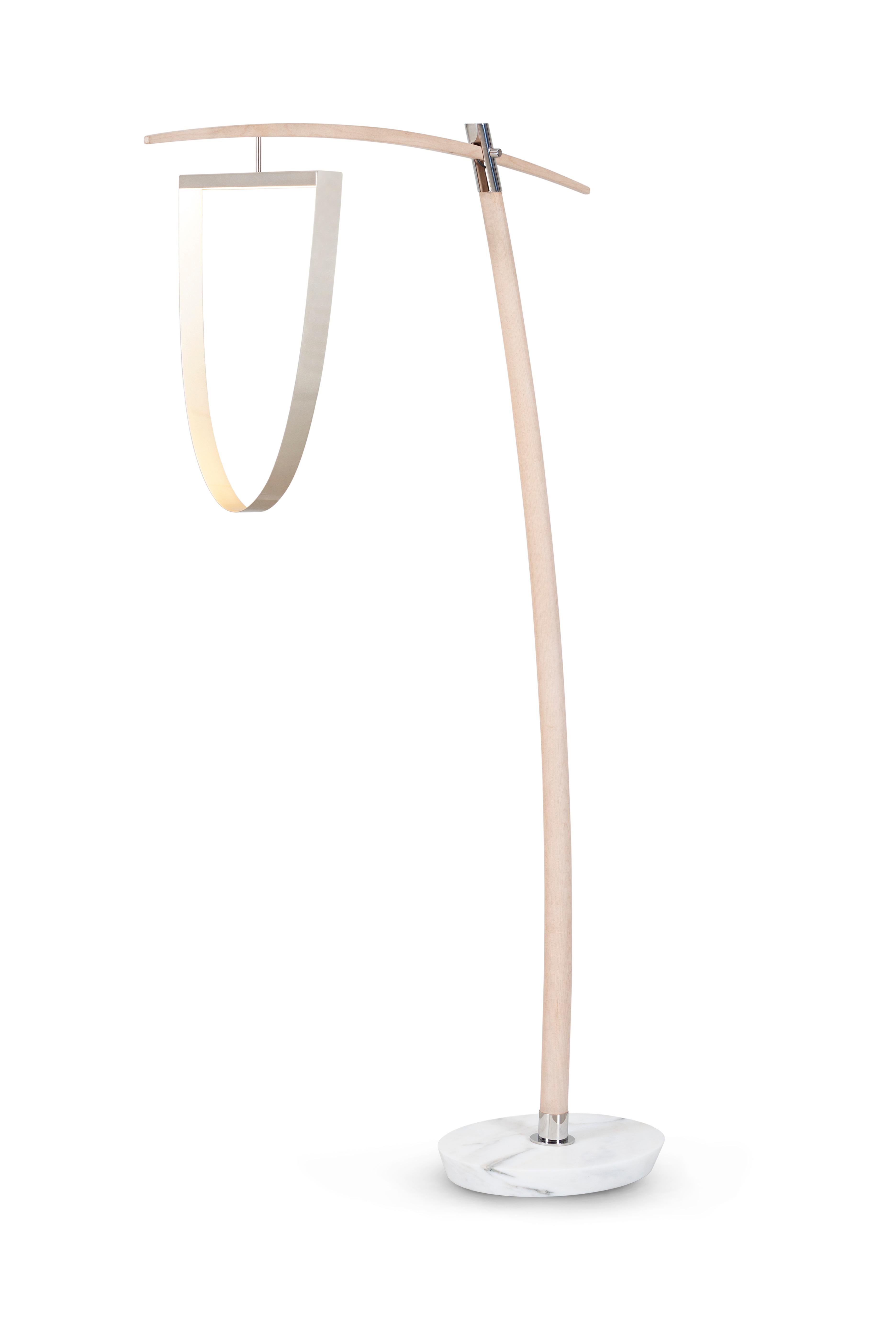 Lampada da terra moderna ad arco Lima, Oak in marmo Calacatta, fatta a mano in Portogallo Greenapple in vendita 1