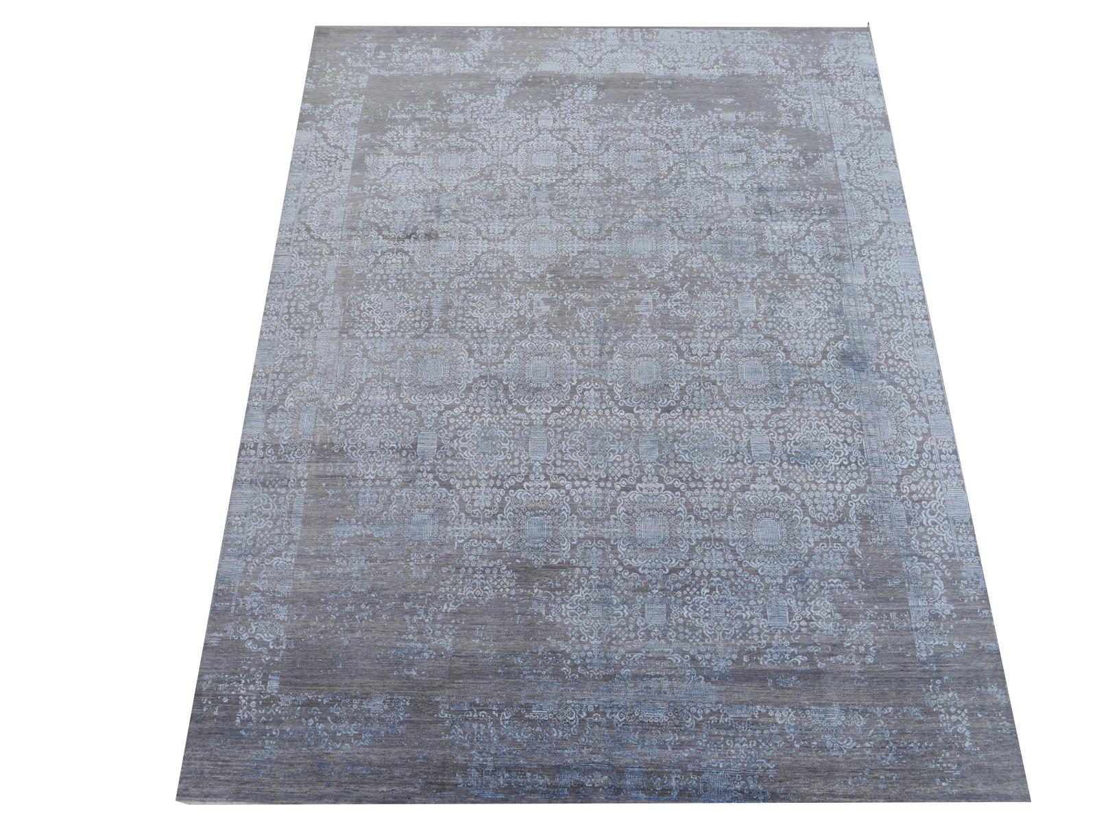 A beautiful new 21st century design carpet, hand knotted using finest highland wool and bamboo silk. 
Construction
This artwork has a pile made of hand spun natural dyed Wool (plant dyes). The rug is very dense and has a pile height of about 0.5