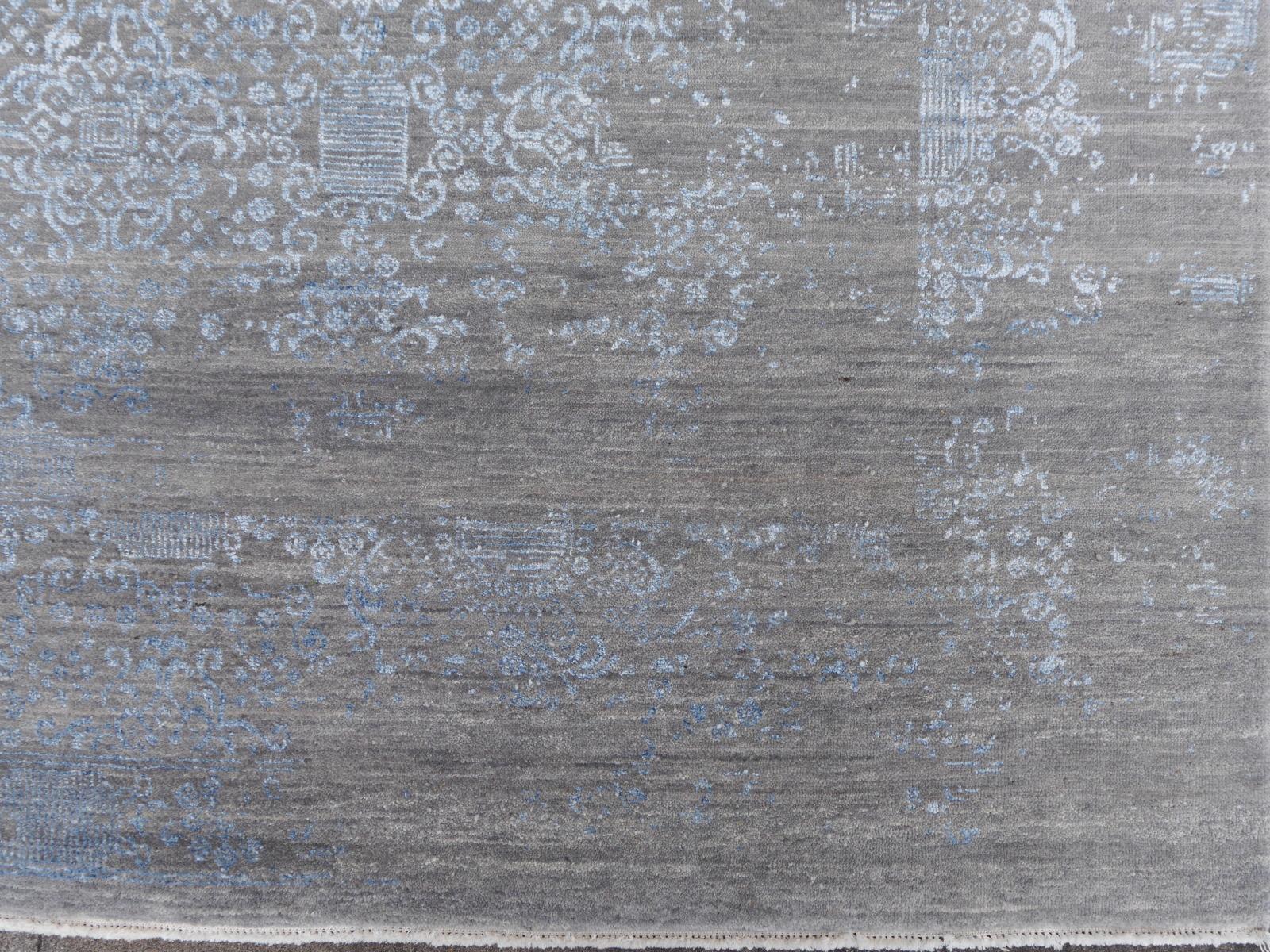 21st Century Modern Luxury Rug Wool Bamboo Silk Hand Knotted Blue Grey In New Condition In Lohr, Bavaria, DE