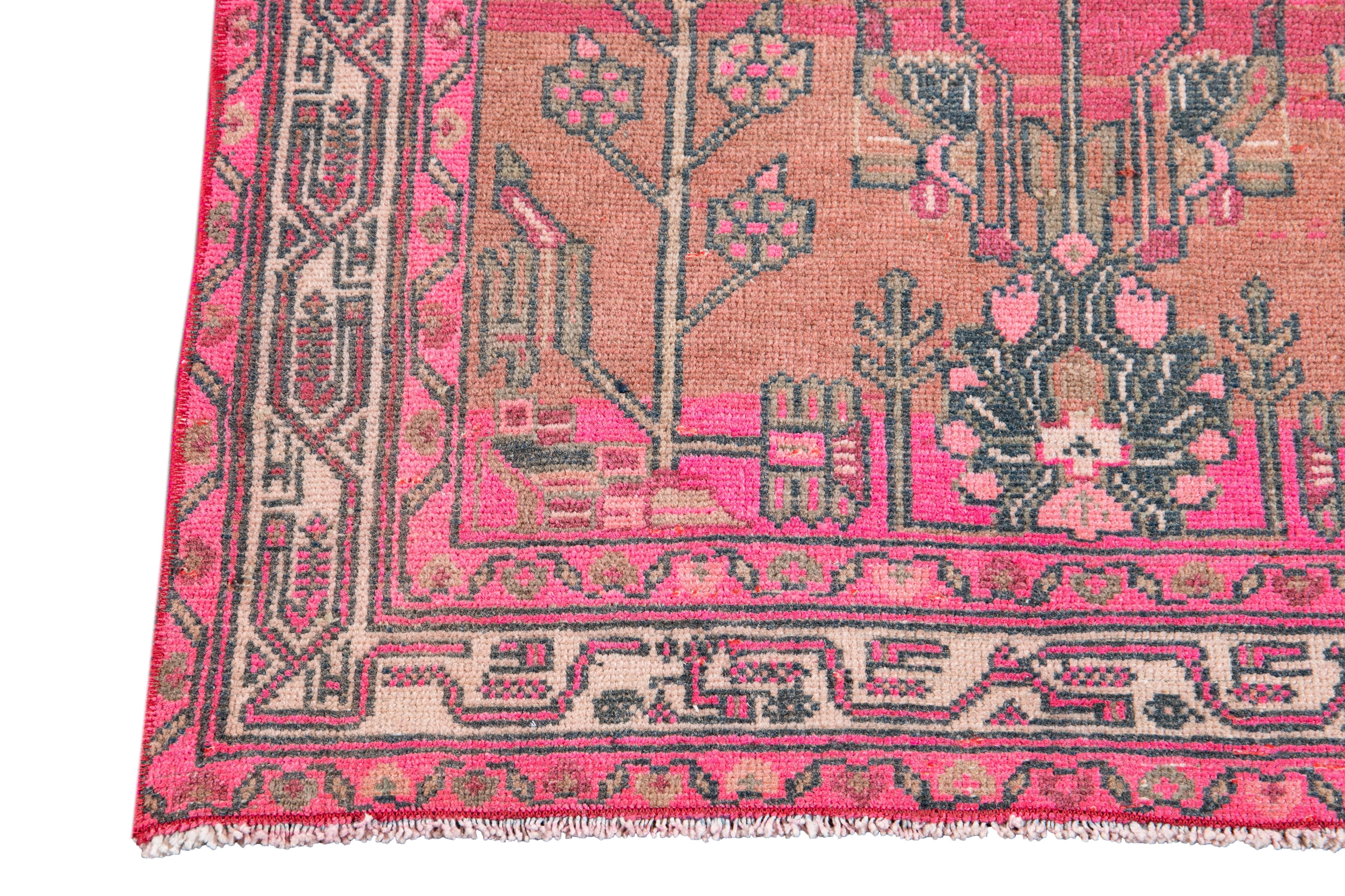 Early-20th Vintage Malayer Wool Runner Rug In New Condition For Sale In Norwalk, CT