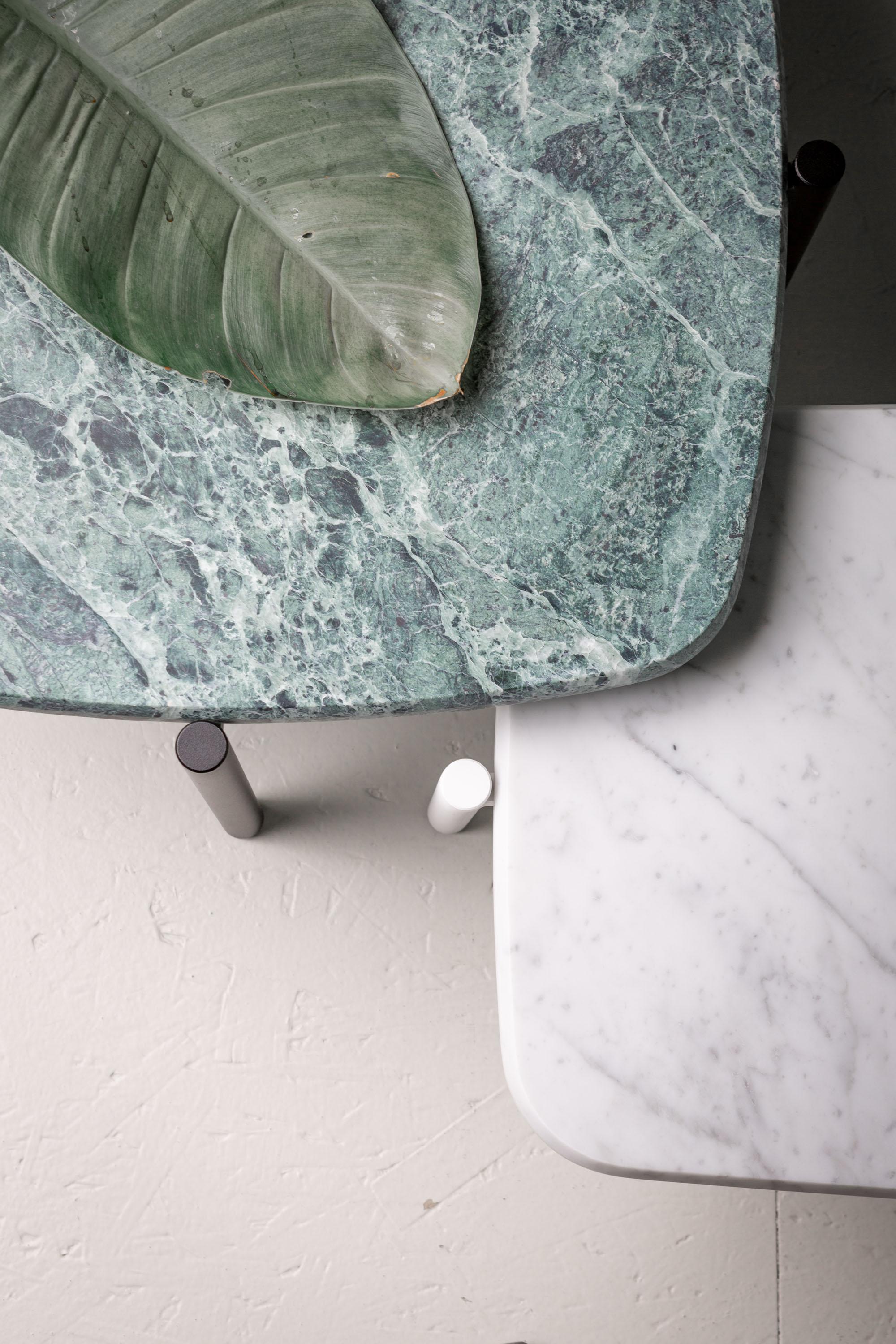 Moderne Table basse Alpes moderne du 21e siècle en marbre Verde Blade, fabriquée en Italie en vente