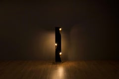 Modern Martin Pedestal Skulptur Schwarz Blattgold Handmade Portugal Greenapple