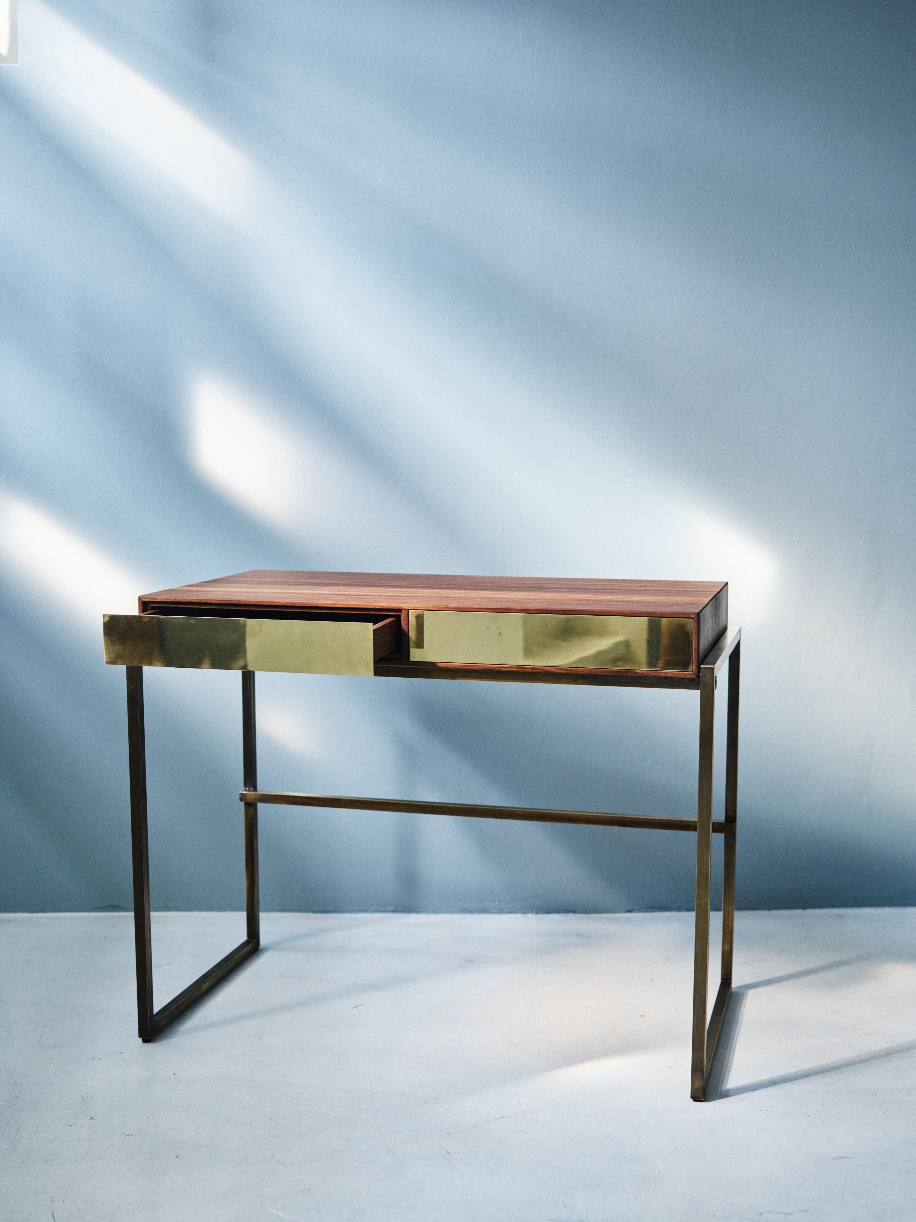 This modern minimalist Mila T73B writing desk was designed by Peter Ghyczy in 2017 and hand-crafted in the GHYCZY atelier in the South of the Netherlands. The 'Mila' desk features a thin minimalist frame of aged brass that has been casted to form