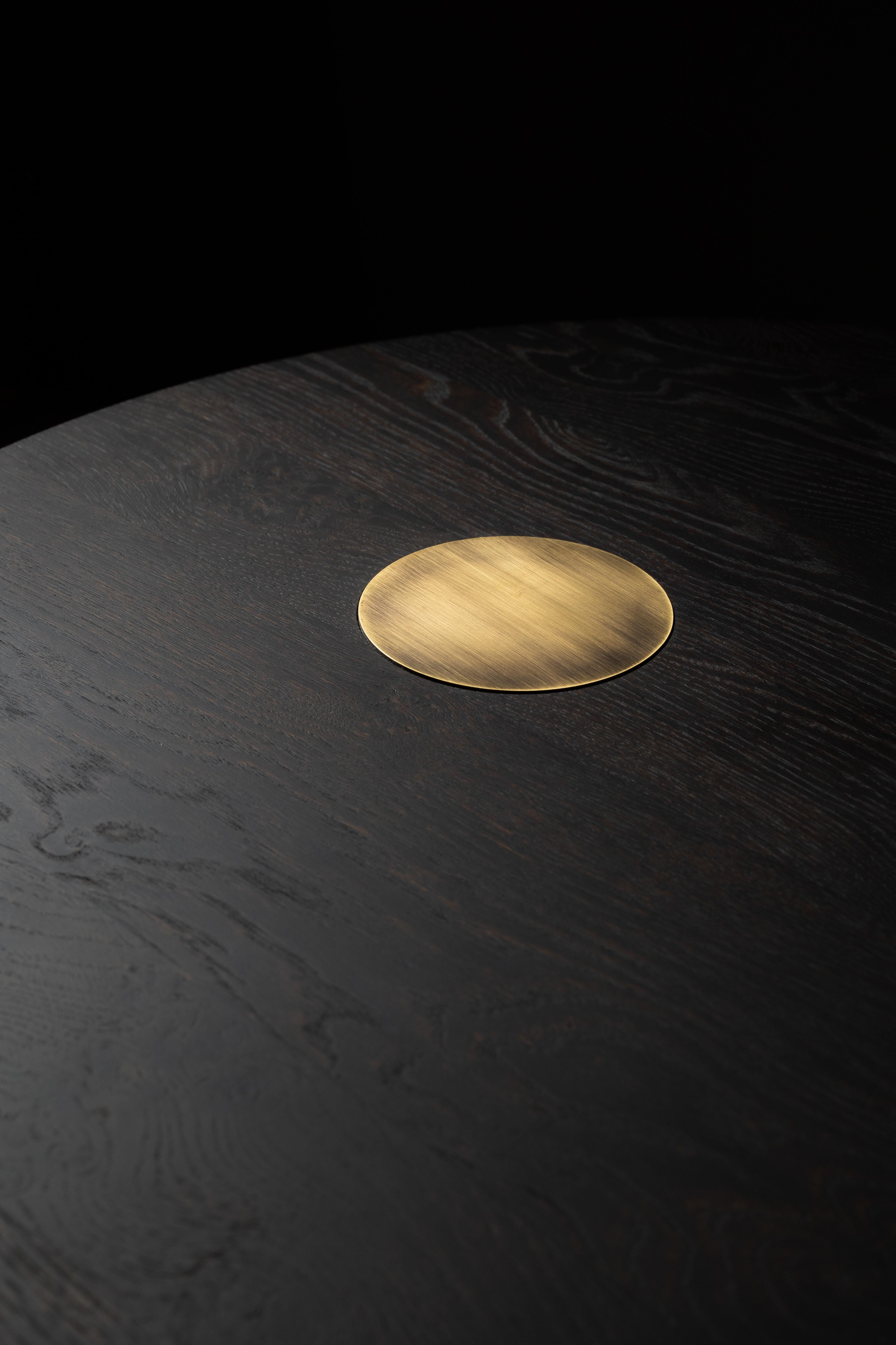 Modern Mó Round Coffee Table, Aged Oak Brass, Handmade in Portugal by Greenapple For Sale 5