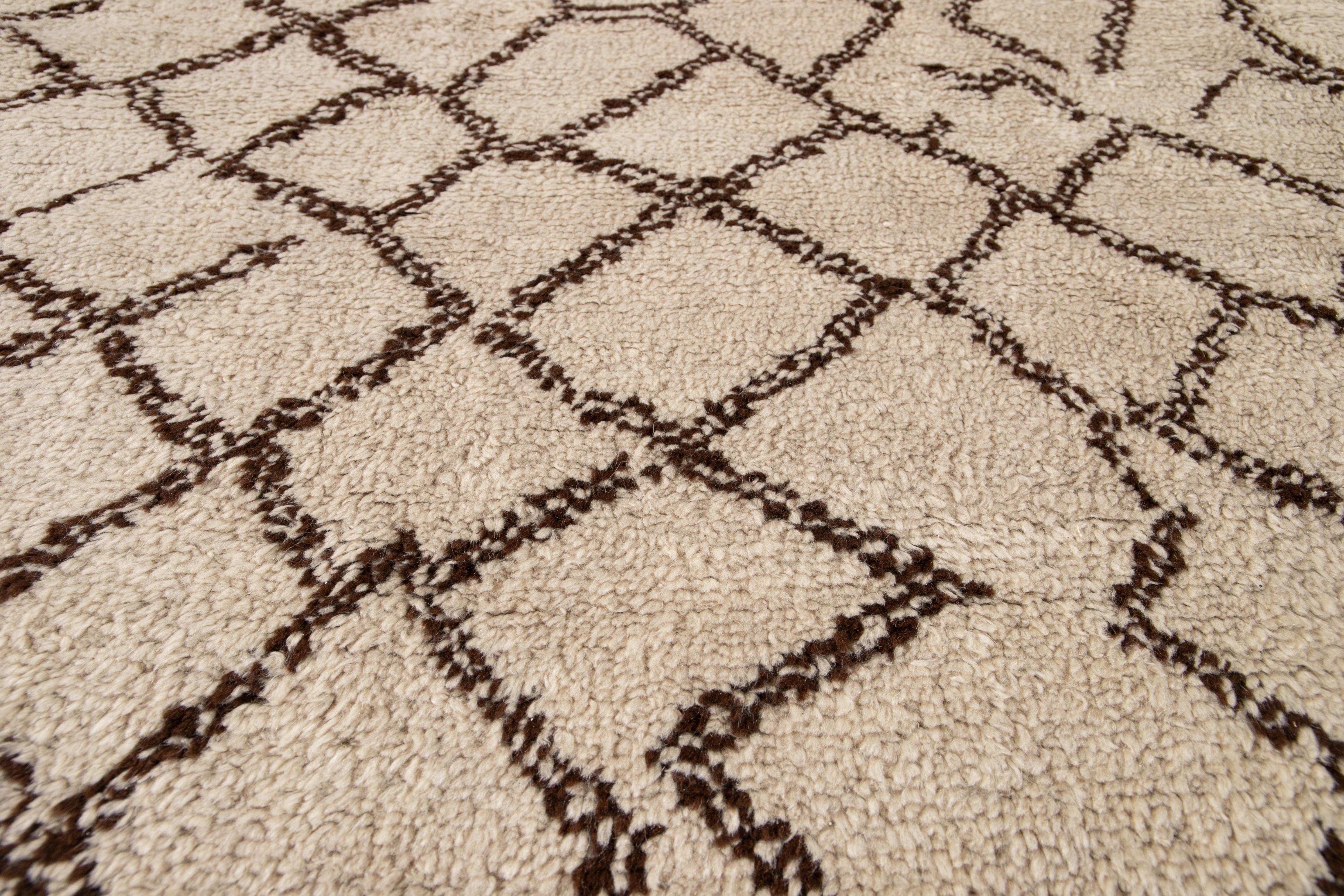 21st Century Modern Moroccan Beige Wool Rug For Sale 7