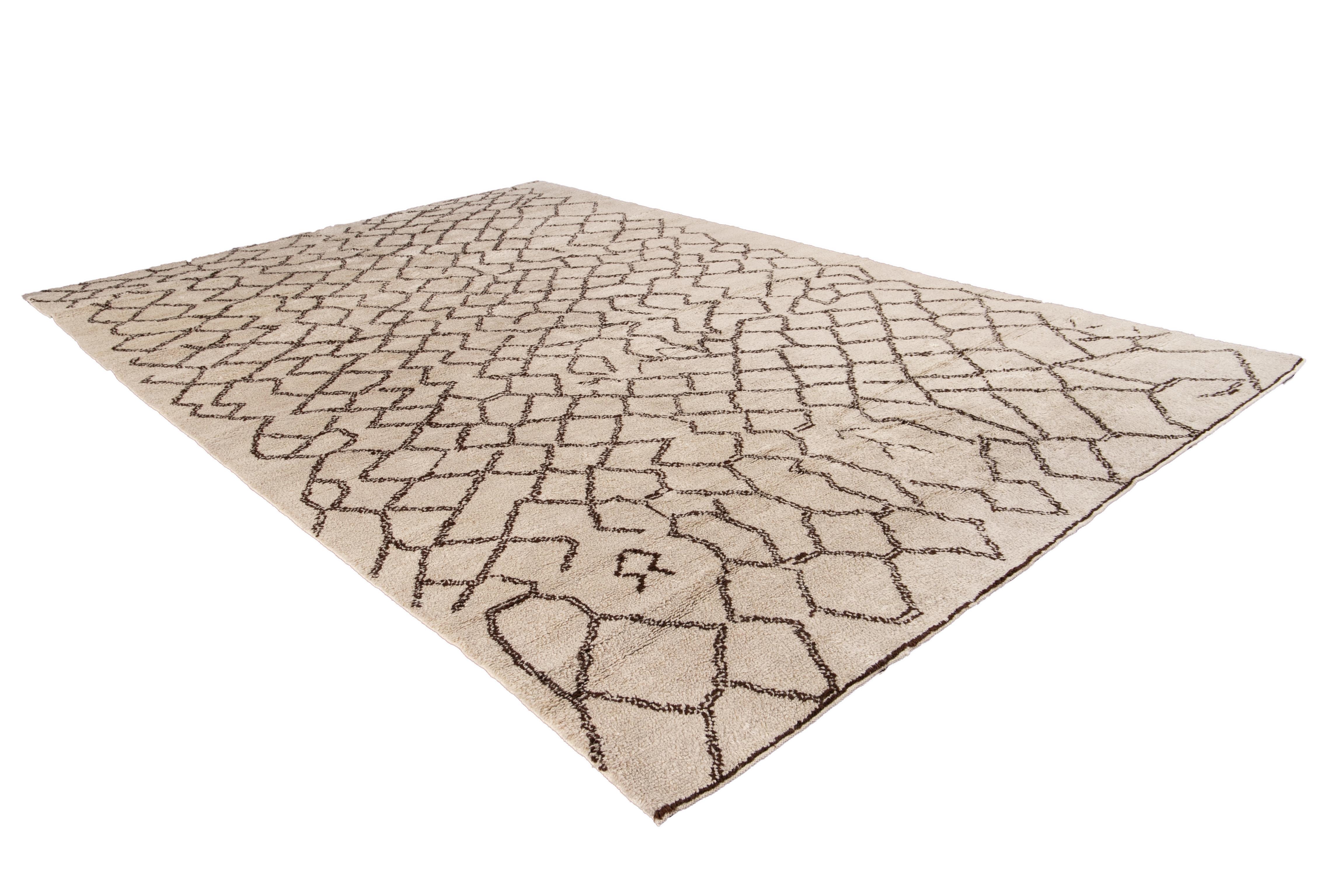 21st Century Modern Moroccan Beige Wool Rug For Sale 10