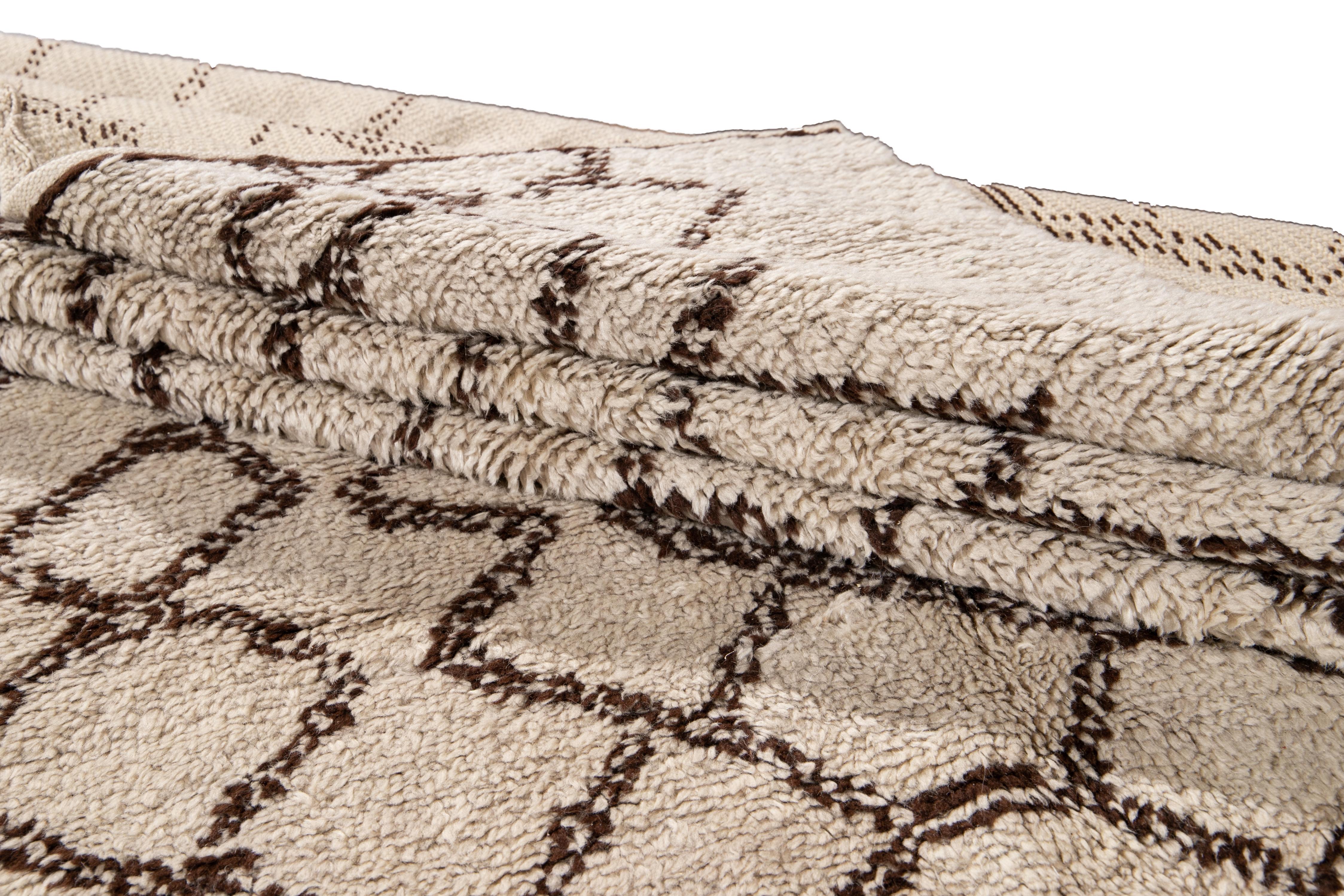 21st Century Modern Moroccan Beige Wool Rug For Sale 1