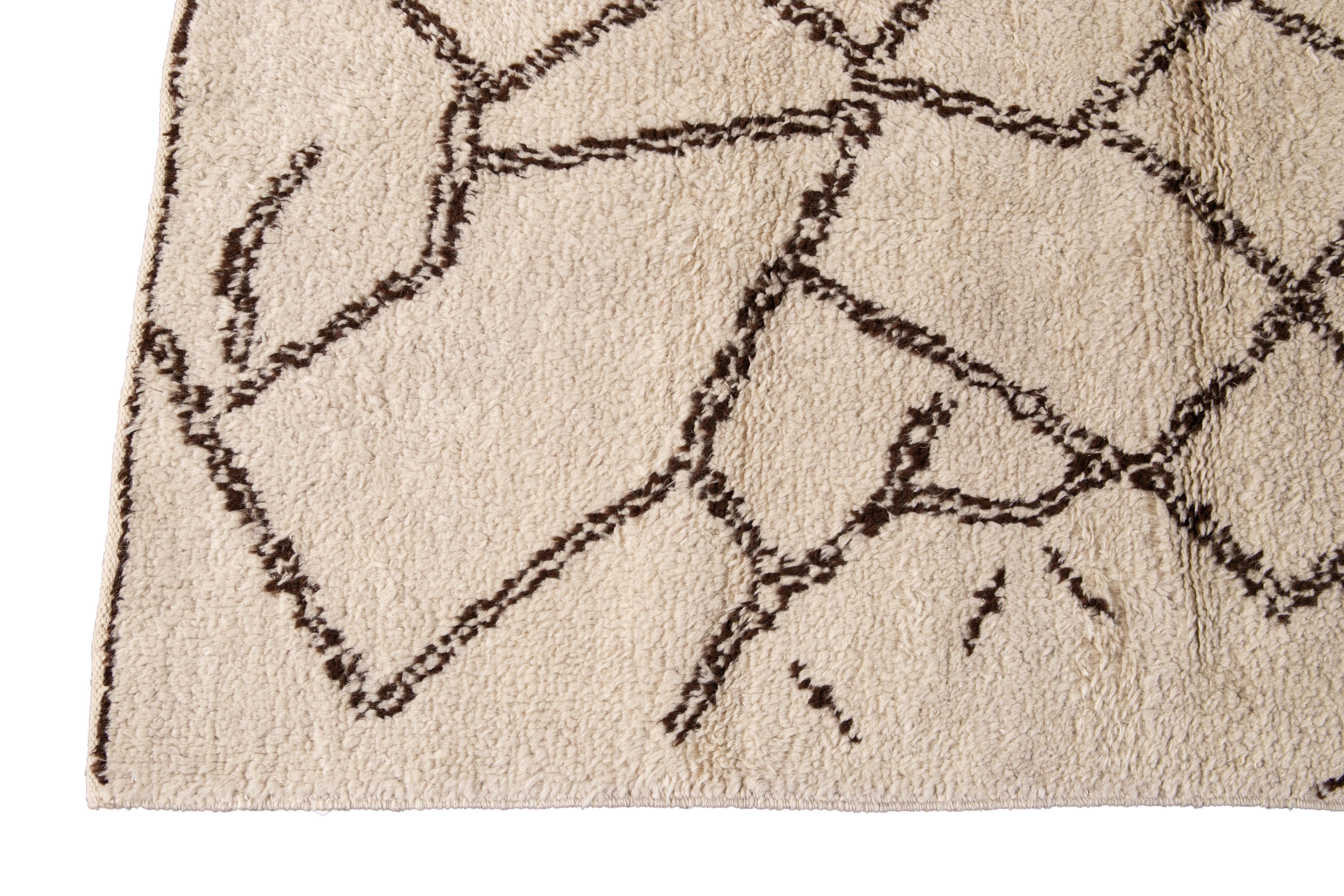 21st Century Modern Moroccan Beige Wool Rug For Sale 3