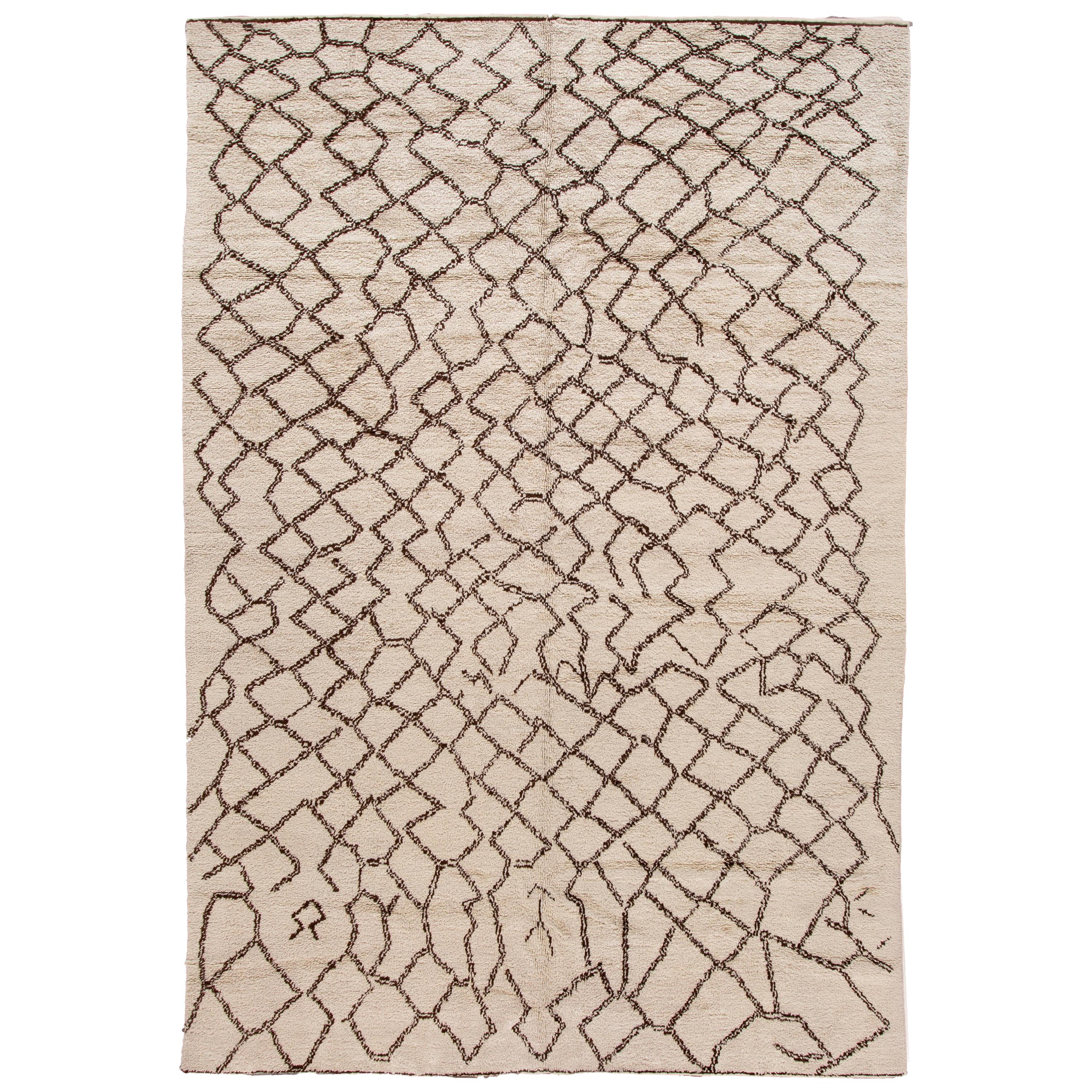 21st Century Modern Moroccan Beige Wool Rug For Sale