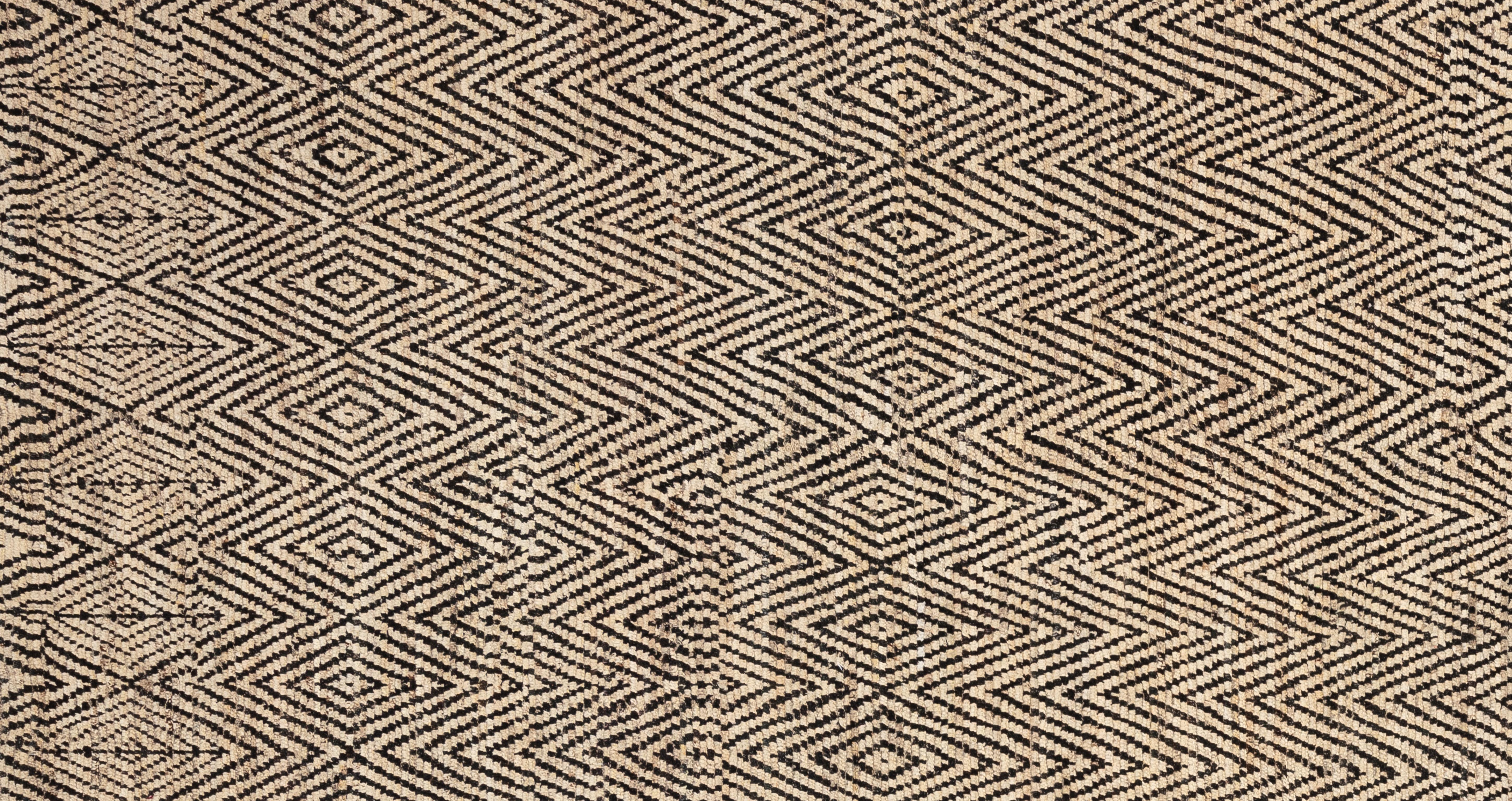 Tissé à la main avec 100 % de laine filée à la main, dans les forêts subtropicales du Pakistan, ce magnifique tapis marocain teint naturellement est vraiment unique en son genre. Les tapis marocains ont tendance à être simples et sont le complément
