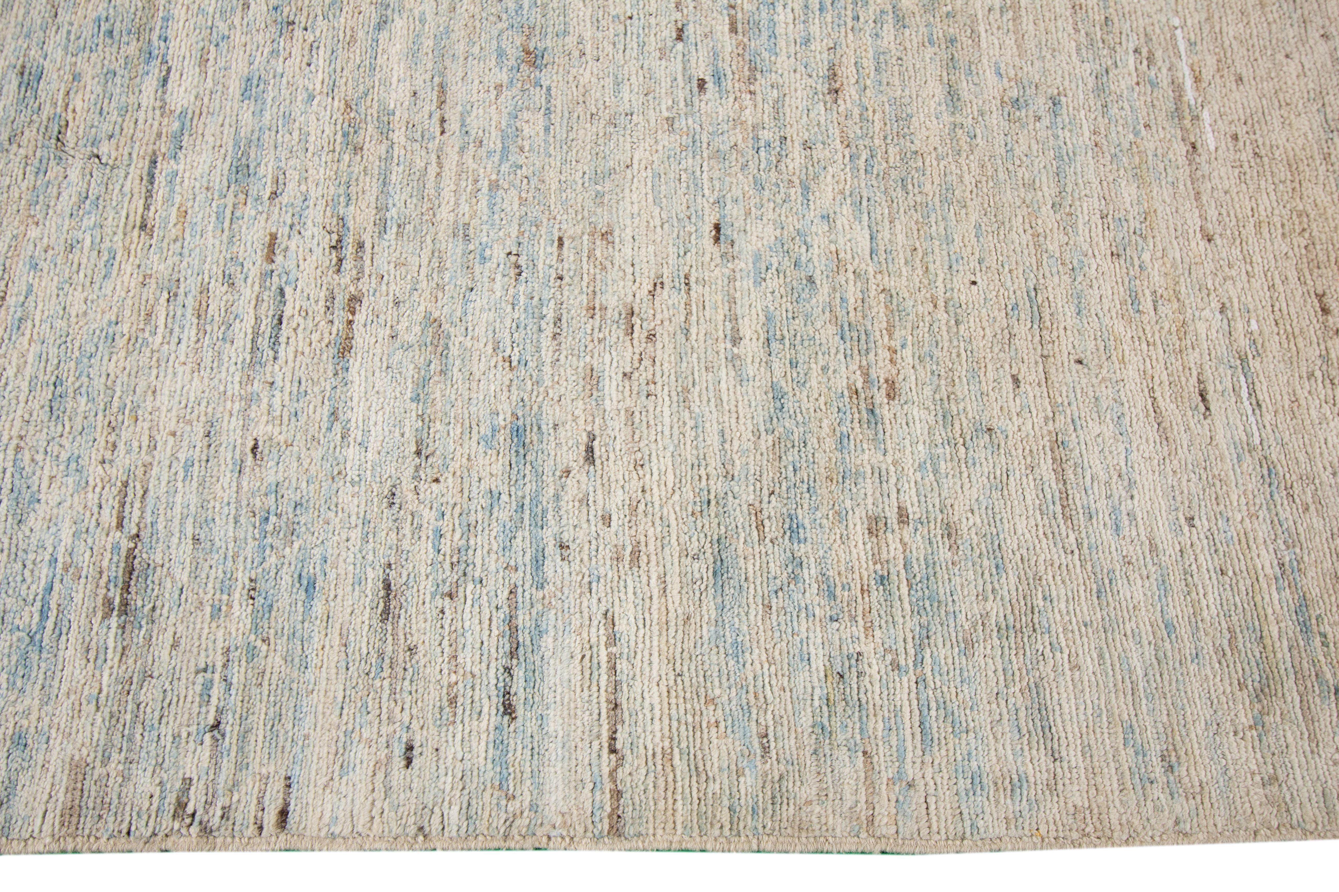 Alfombra de lana azul de estilo marroquí moderno con motivo tribal en venta 2