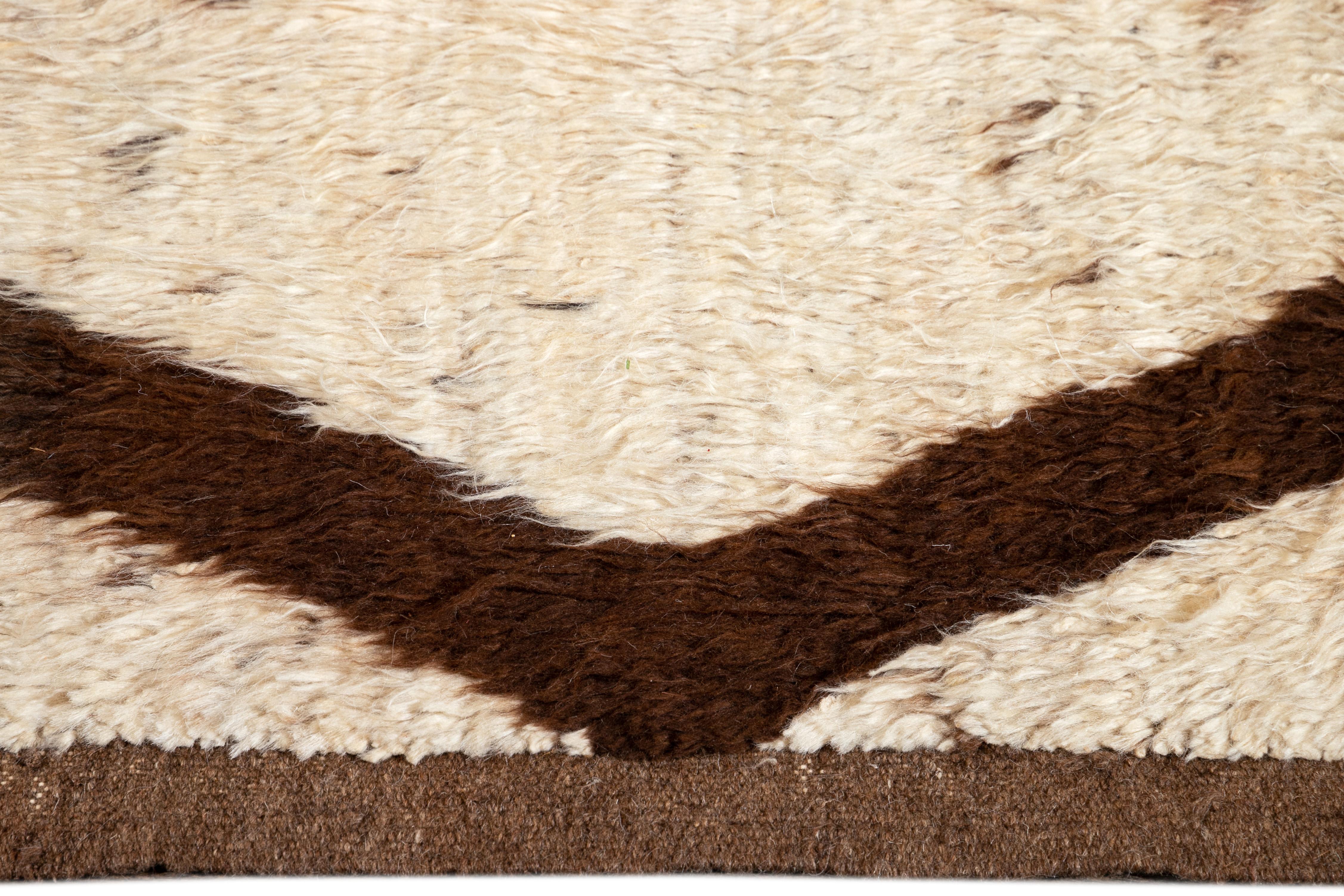 21st Century Modern Moroccan Style Wool Rug For Sale 1