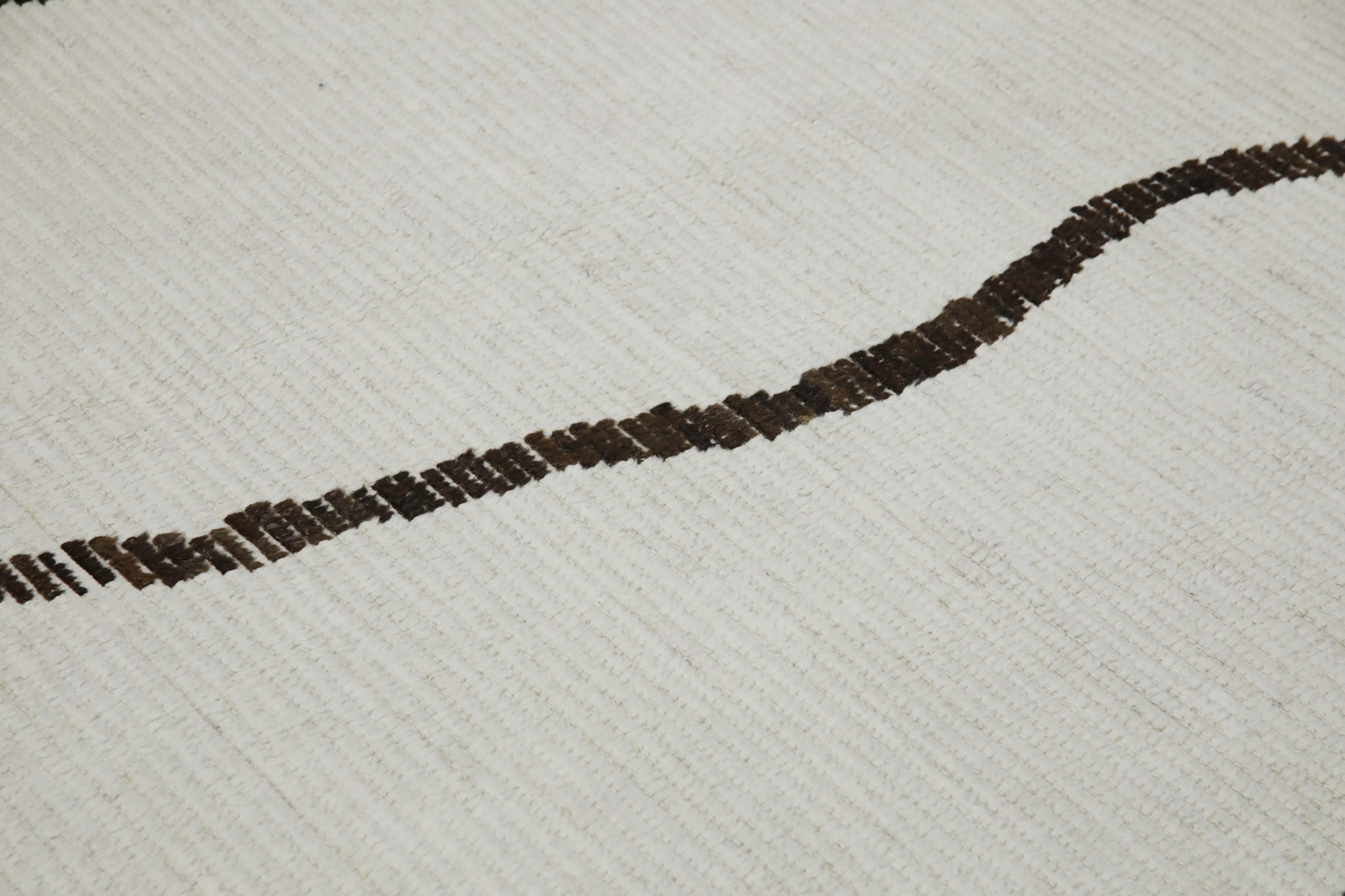 Wir stellen Ihnen unseren exquisiten, handgewebten Wollteppich im modernen marokkanischen Stil vor, eine atemberaubende Mischung aus traditioneller Handwerkskunst und zeitgenössischem Design. Mit den Maßen 9' X 12'9