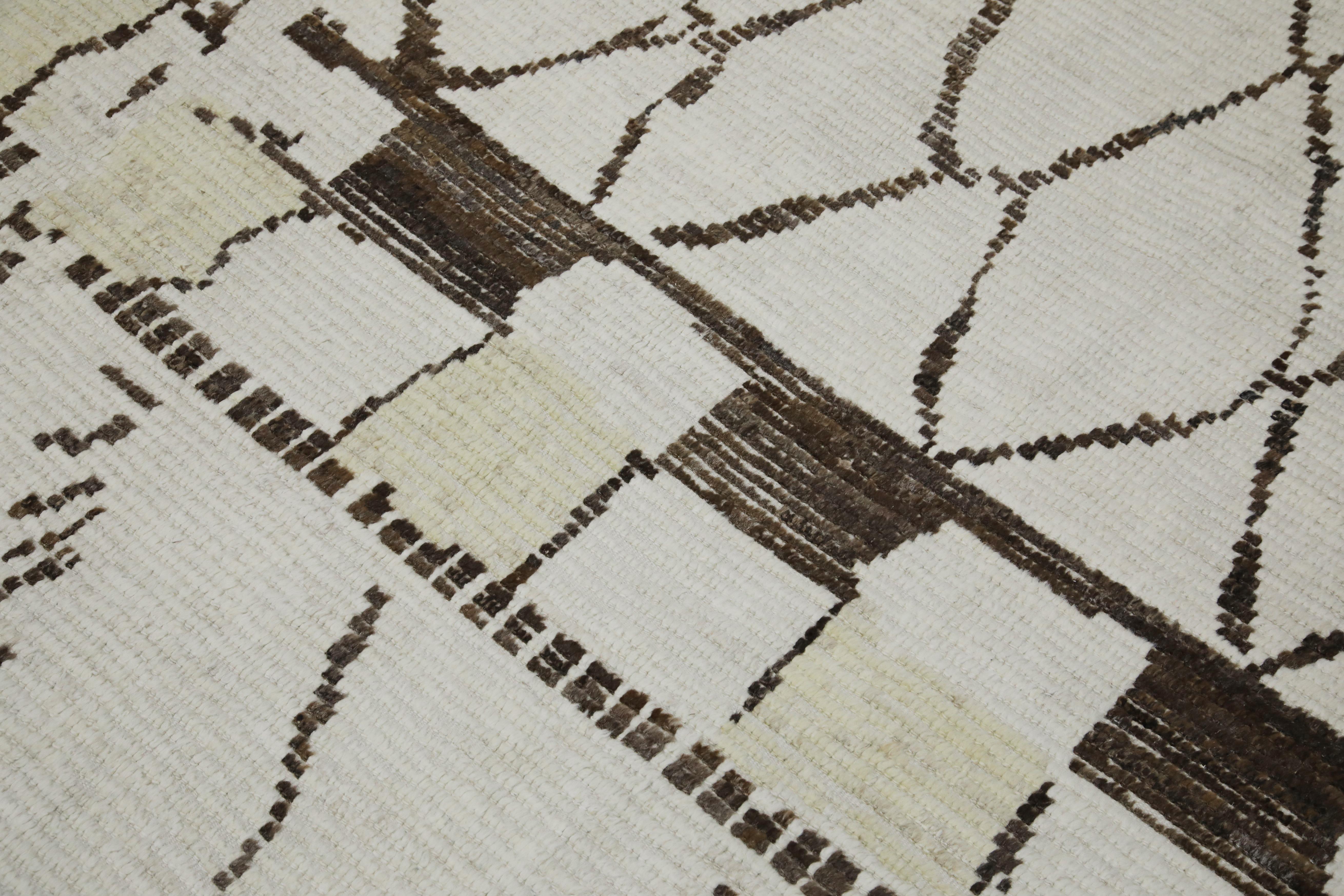 Wir stellen Ihnen unseren exquisiten, handgewebten Wollteppich im modernen marokkanischen Stil vor, eine atemberaubende Mischung aus traditioneller Handwerkskunst und zeitgenössischem Design. Mit den Maßen 9'3