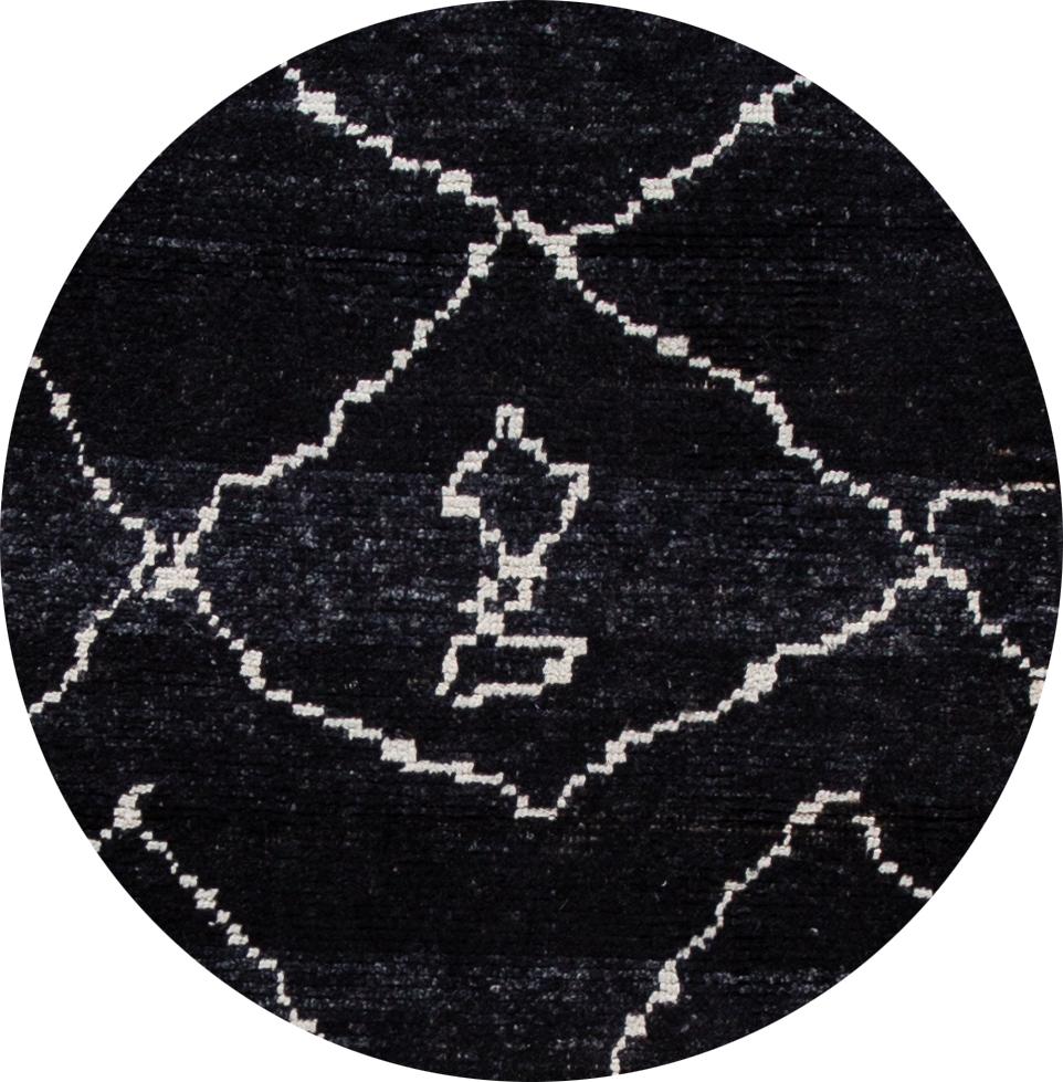 Beautiful contemporary Moroccan style runner rug, hand knotted wool with a black field, ivory accents in a gorgeous all-over tribal design.

This rug measures: 2'1