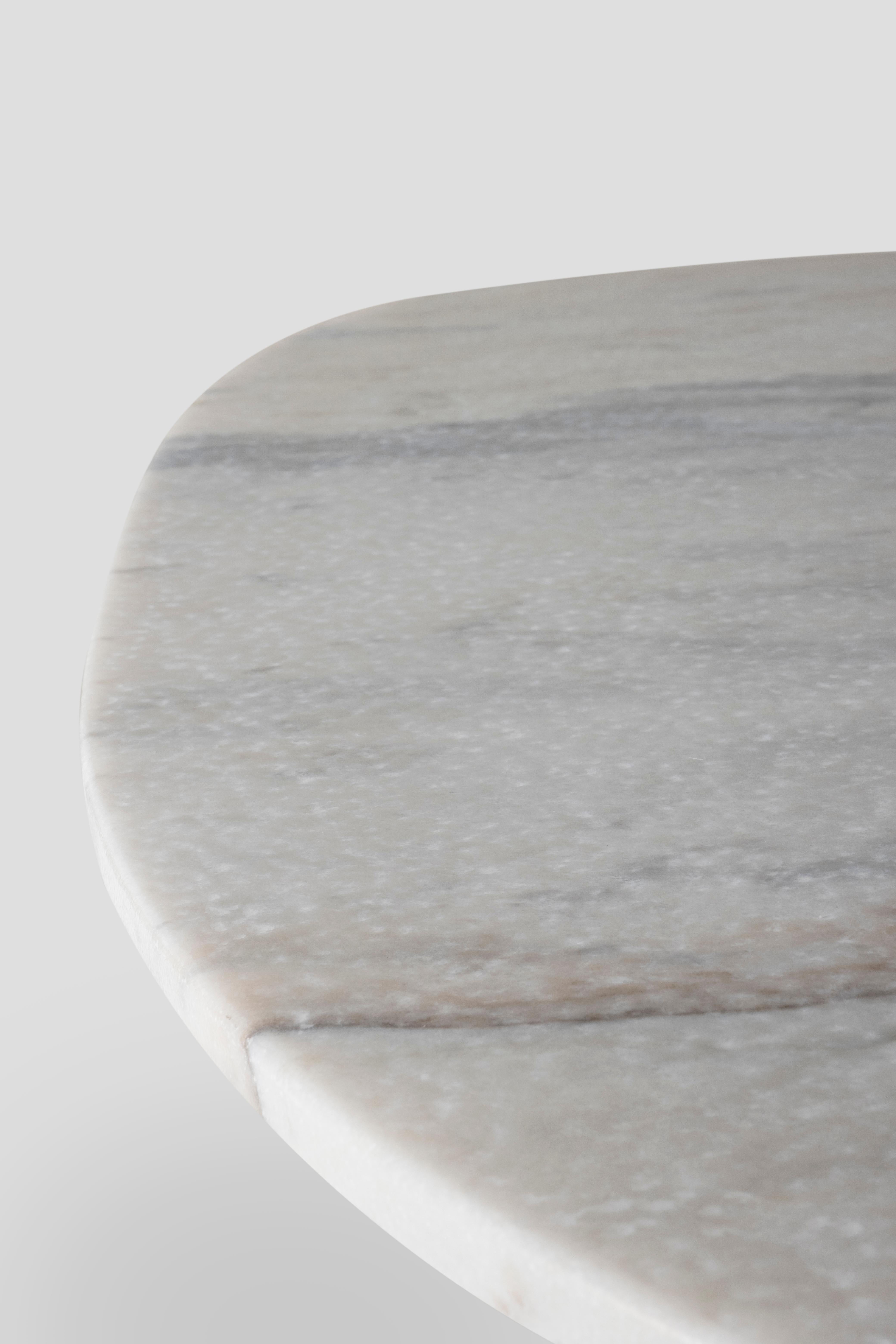 XXIe siècle et contemporain Table basse moderne Olisippo, marbre Calacatta, fabriquée à la main au Portugal par Greenapple en vente