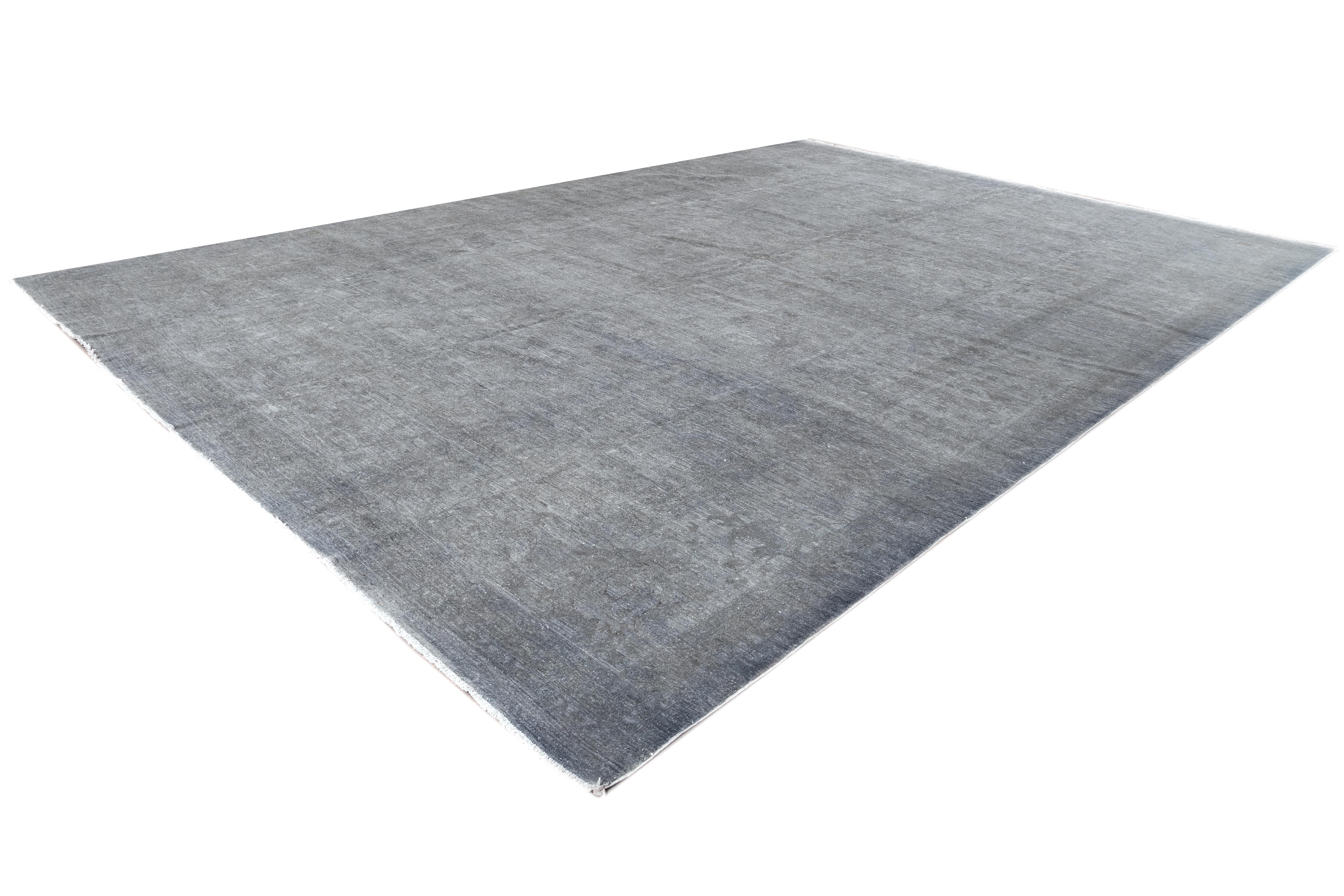 Tapis surteint moderne du XXIe siècle en vente 1