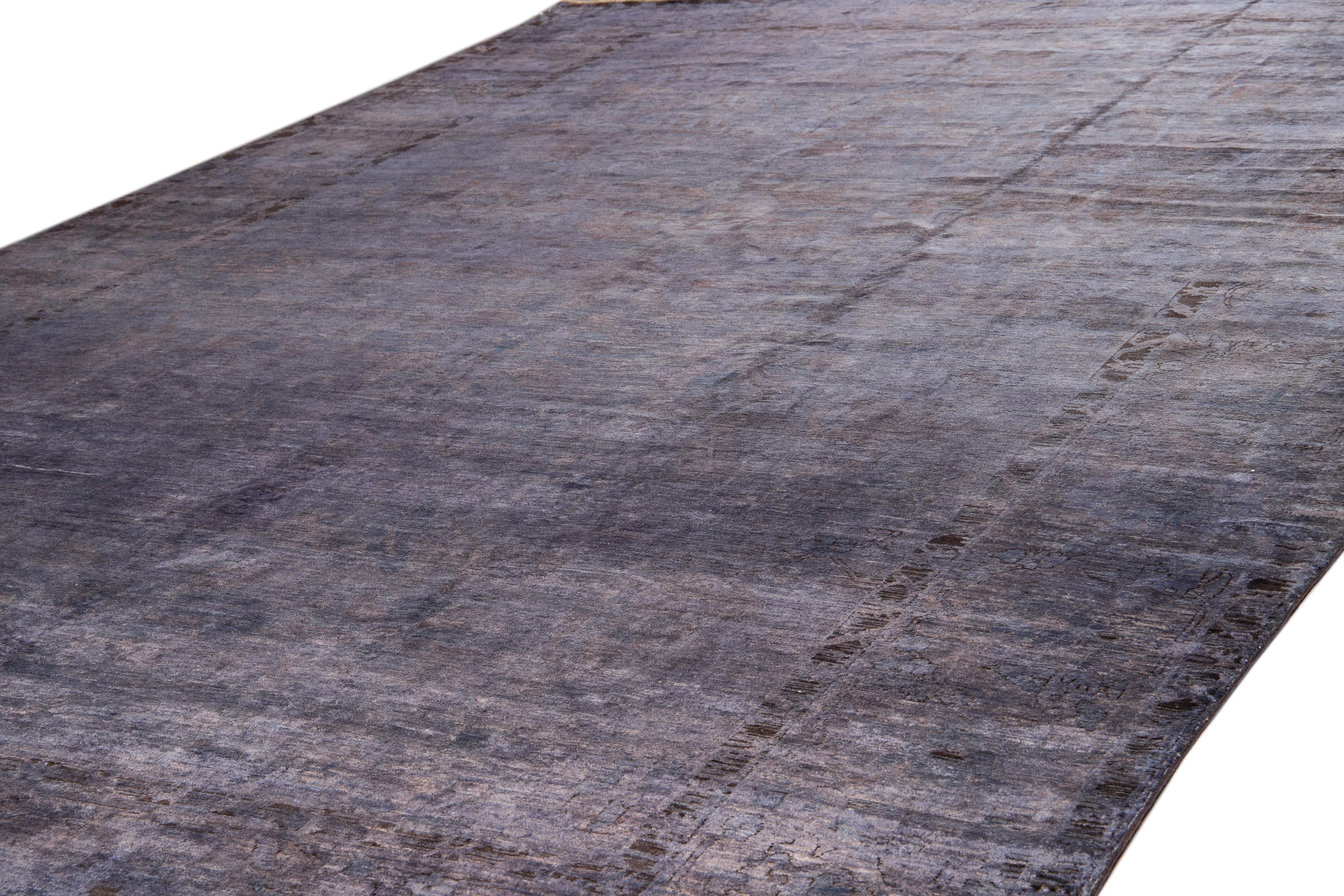 Allover Handgefertigter moderner Overdyed-Wollteppich mit grauem Feld im Zustand „Neu“ im Angebot in Norwalk, CT