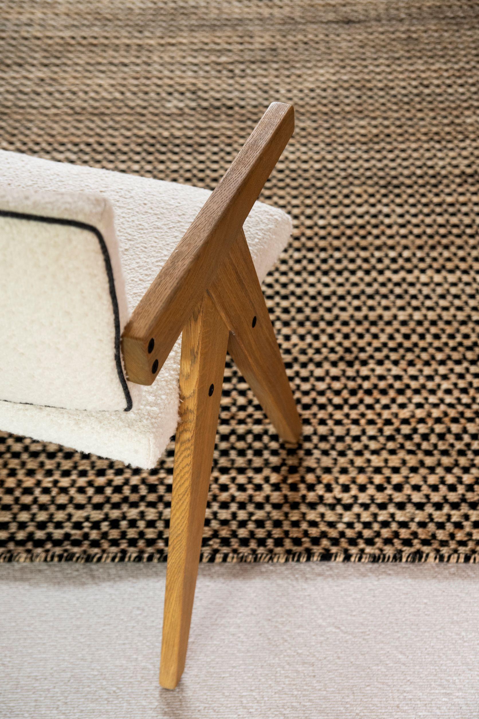 Modern Handwoven Paddle Dhurrie Jute Carpet Rug Black and natural Small Pattern In New Condition For Sale In Madrid, ES