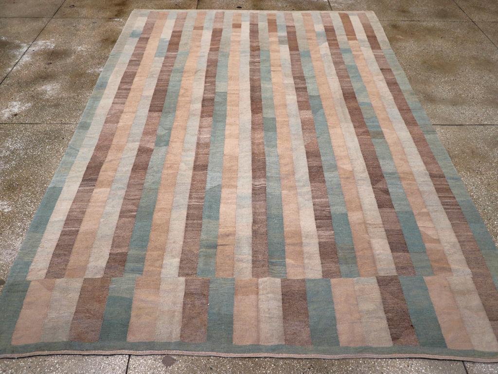 Dieser persische Flachgewebe-Kilim des 21. Jahrhunderts mit den Maßen 8' 6