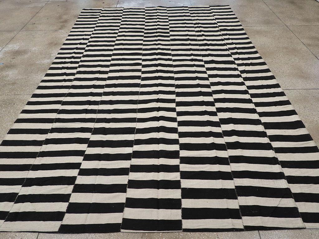 Dieser persische Flachgewebe-Kilim des 21. Jahrhunderts mit den Maßen 9' 1