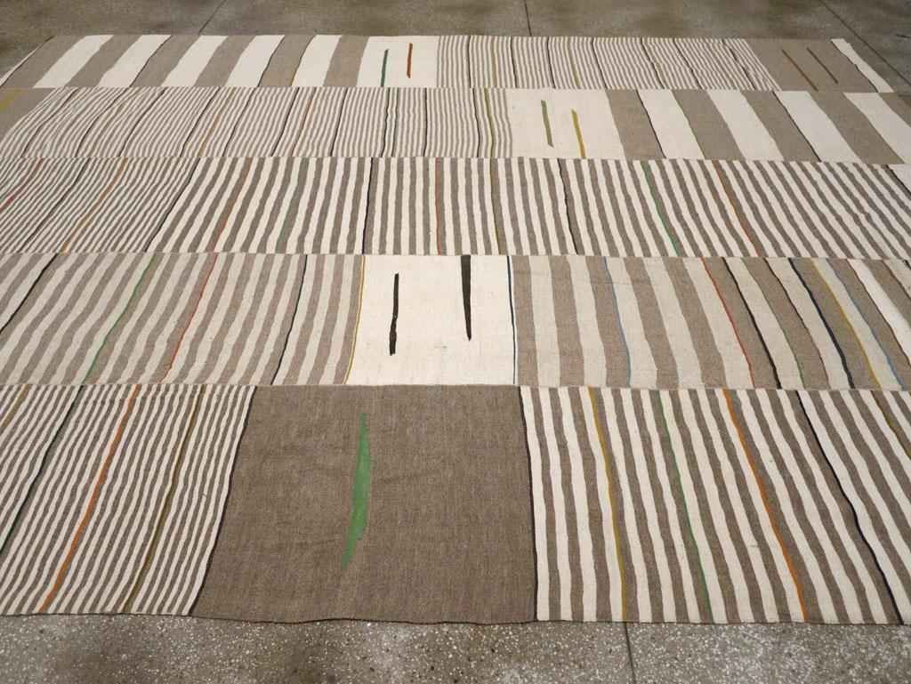 Siglo XXI Alfombra Persa Moderna de Tejido Plano Kilim Tamaño de la Habitación en Nuevo estado para la venta en New York, NY