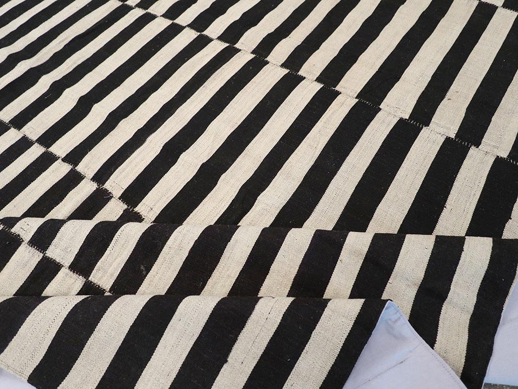 Siglo XXI Alfombra Persa Moderna de Tejido Plano Kilim Tamaño de la Habitación Siglo XXI y contemporáneo en venta